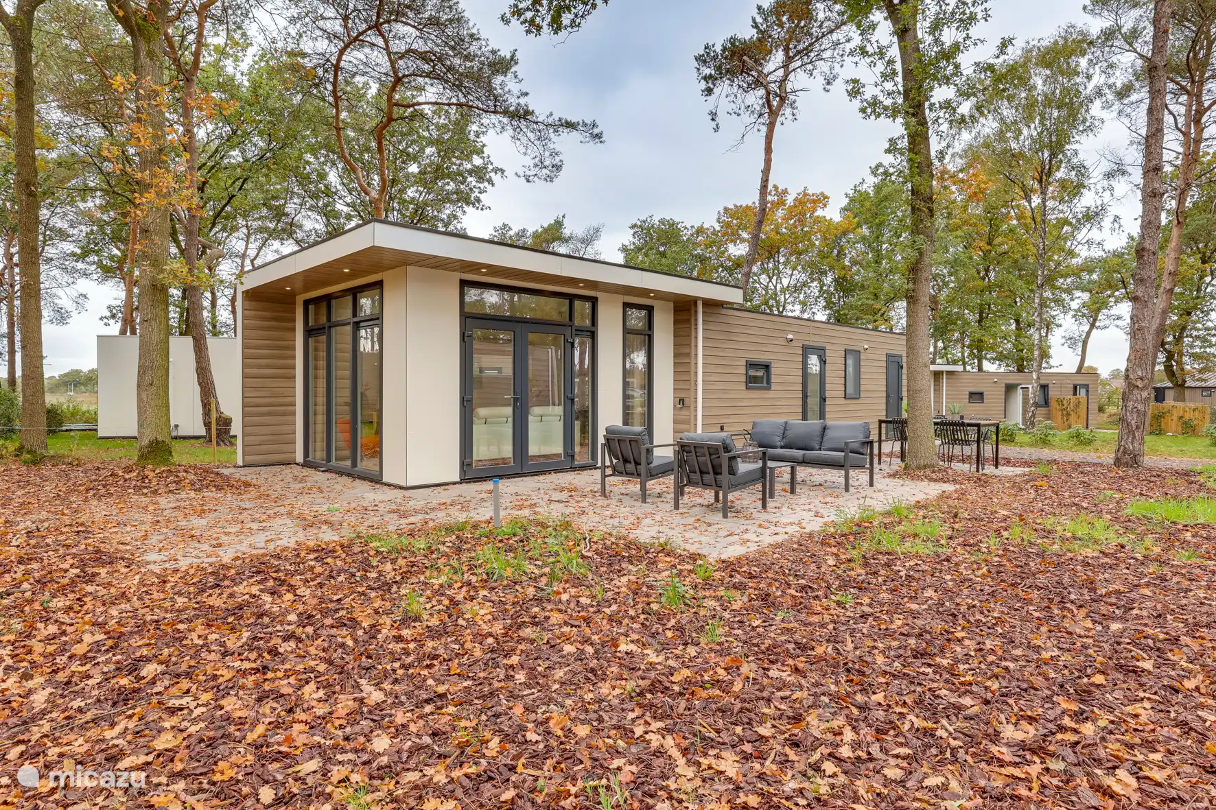 Spacious garden with beautiful terrace