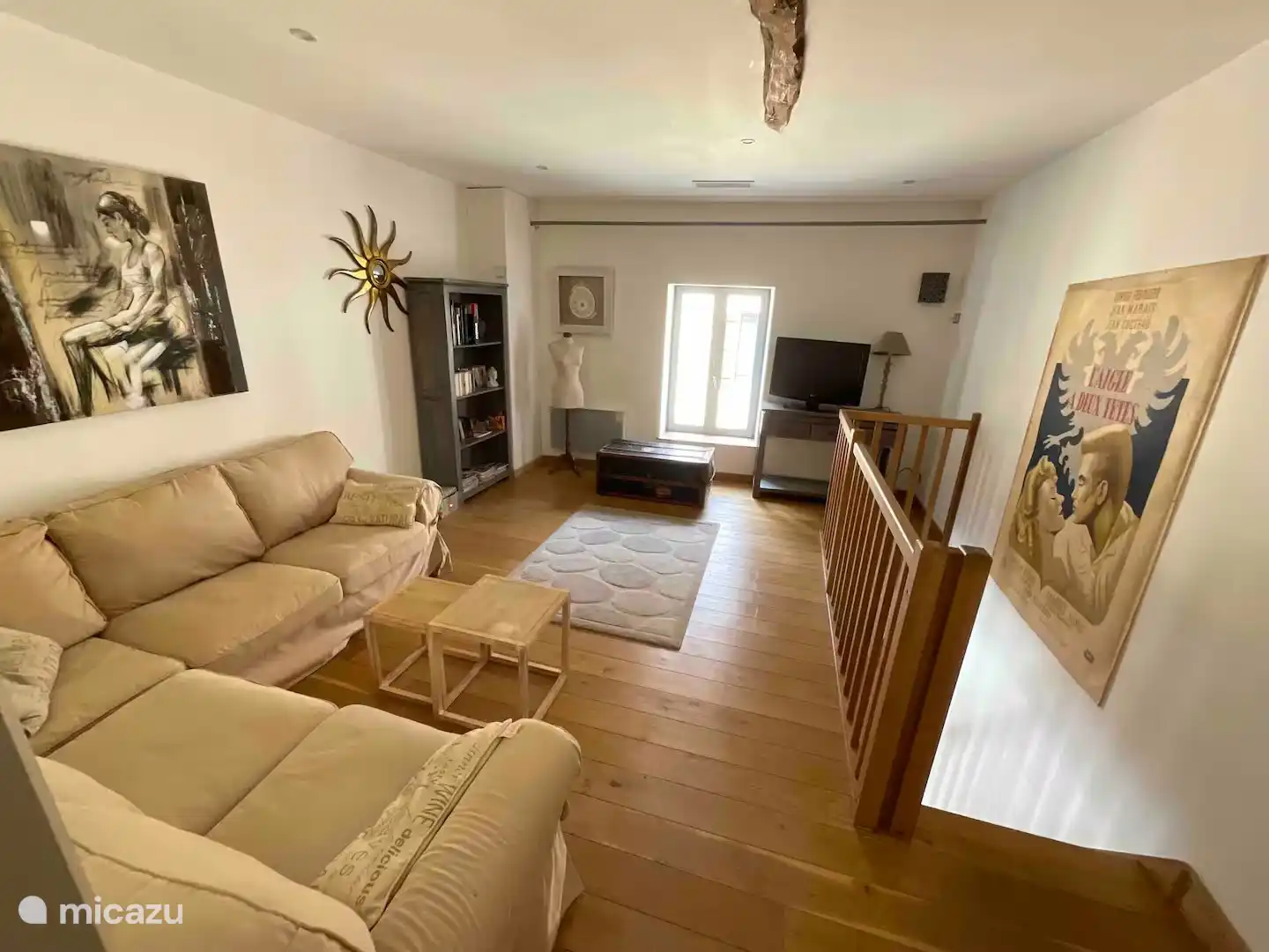 À l’étage espace TV