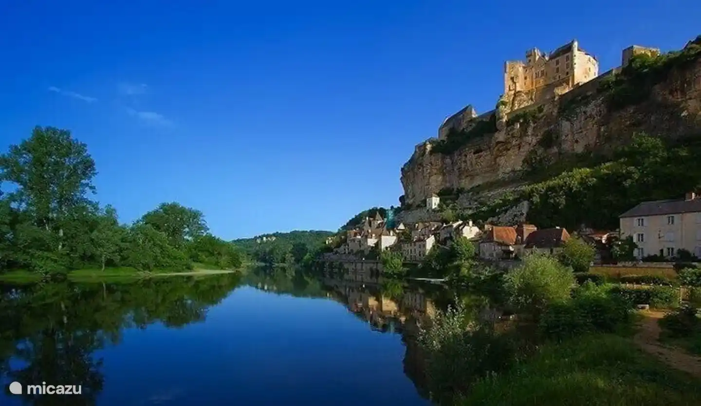 Beynac , son imposant chateau