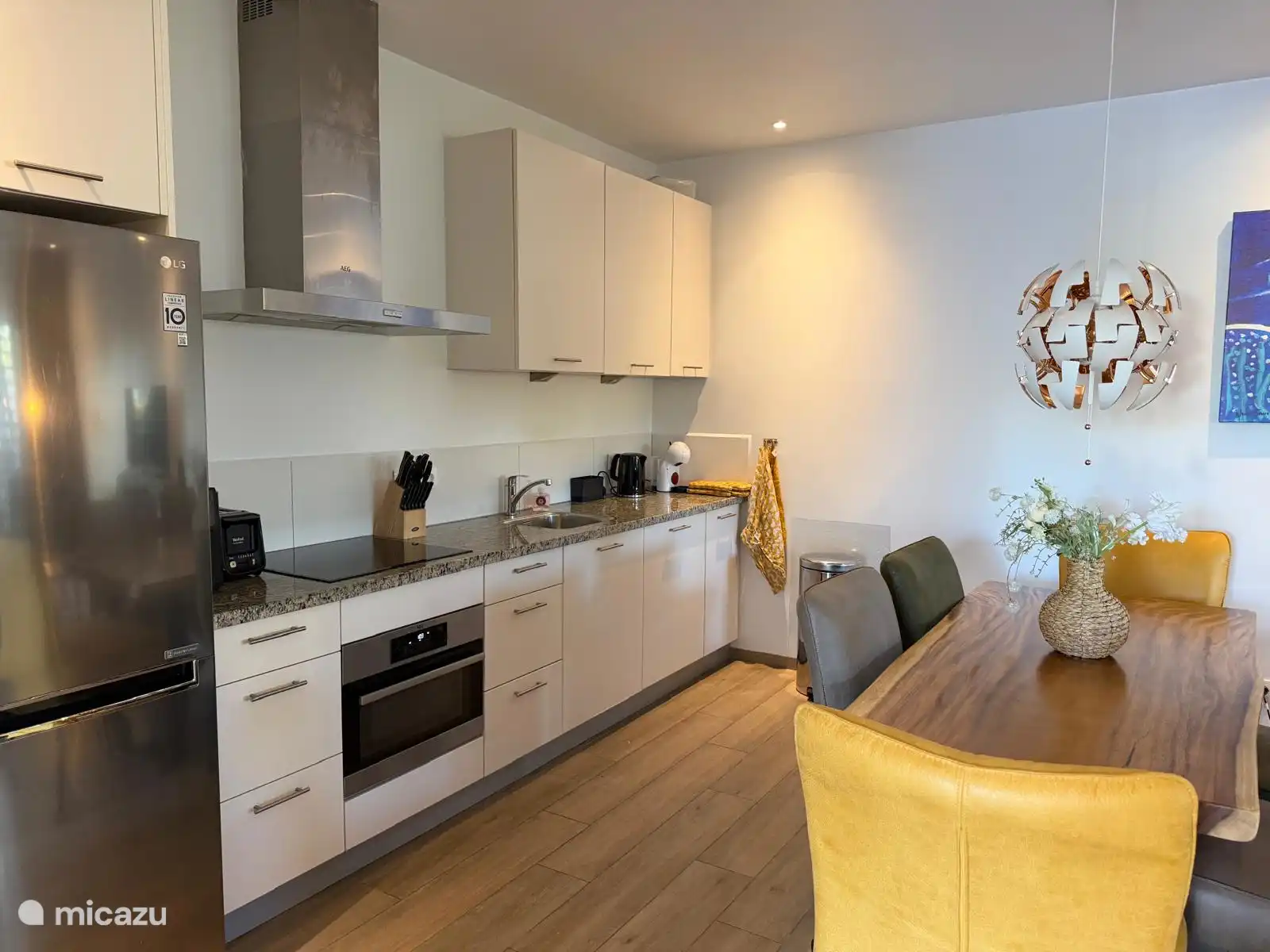 Diseñar sillas en la cocina abierta totalmente equipadas