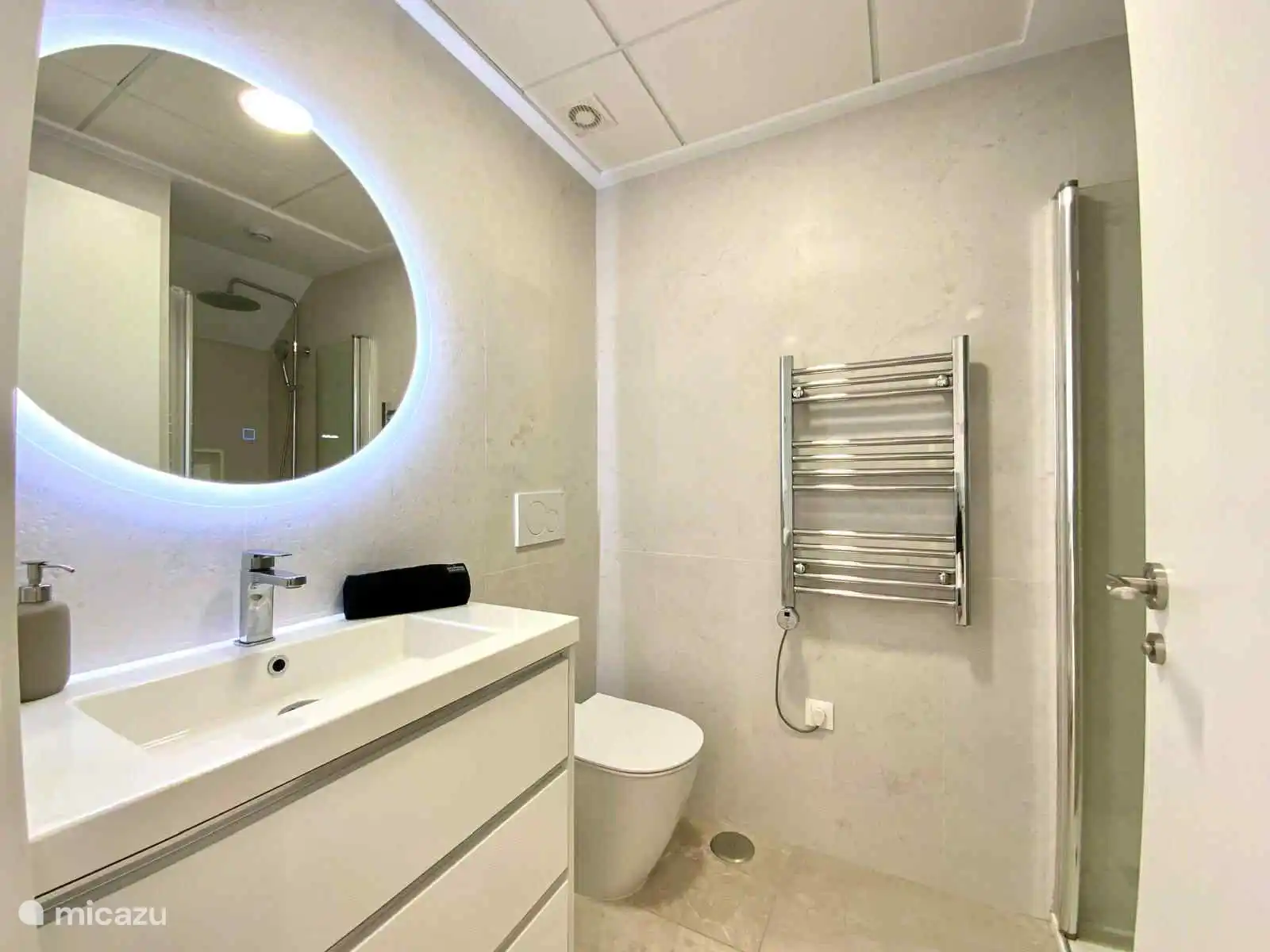 Badkamer beneden verdieping 