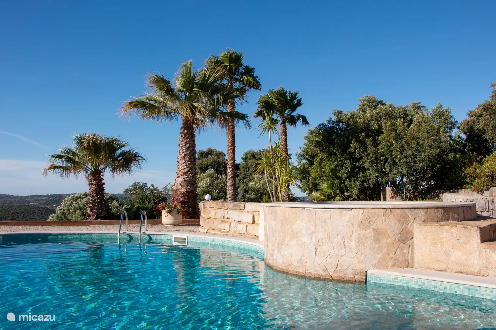 Pool impression