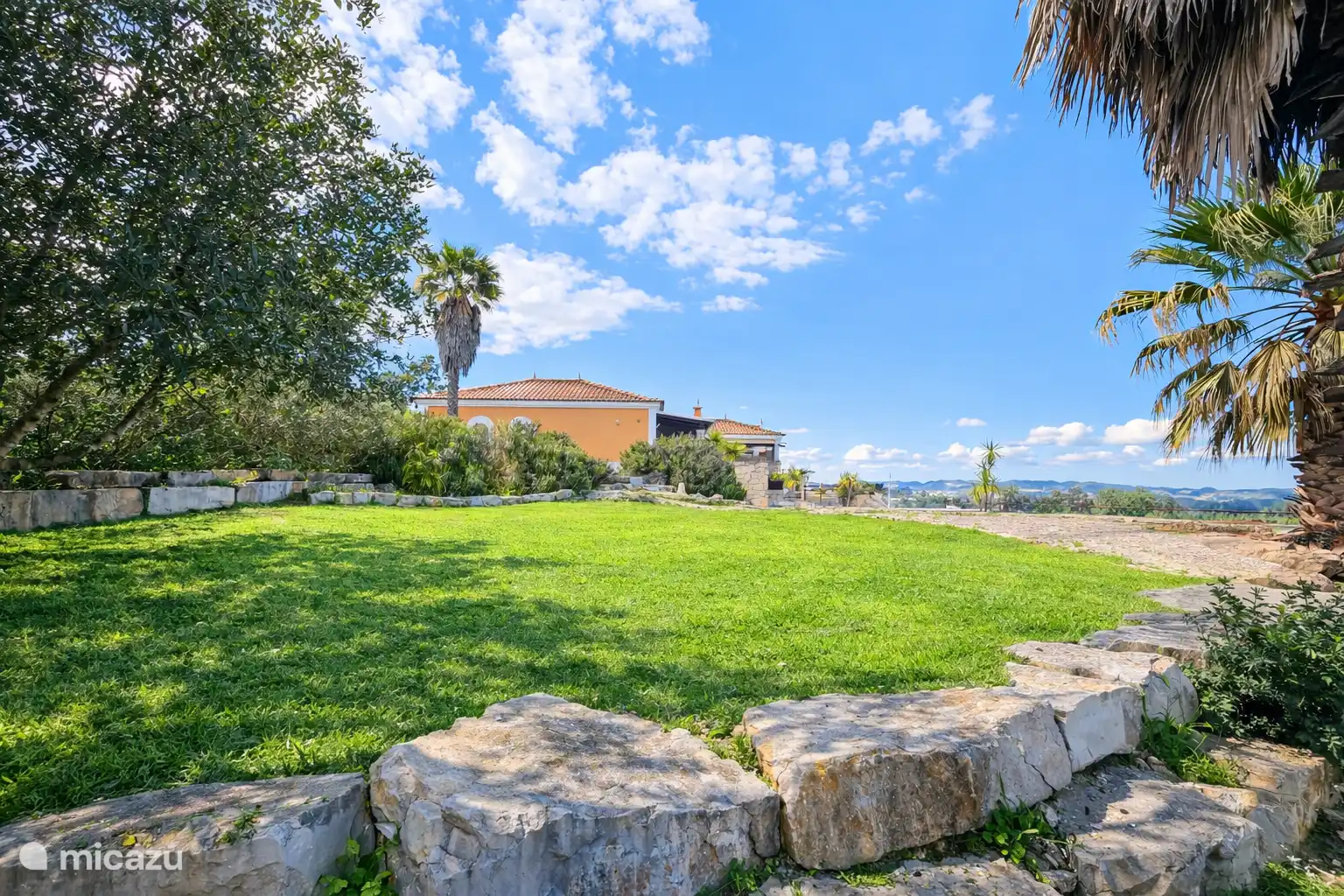 Ruime tuin van ca 3000m2