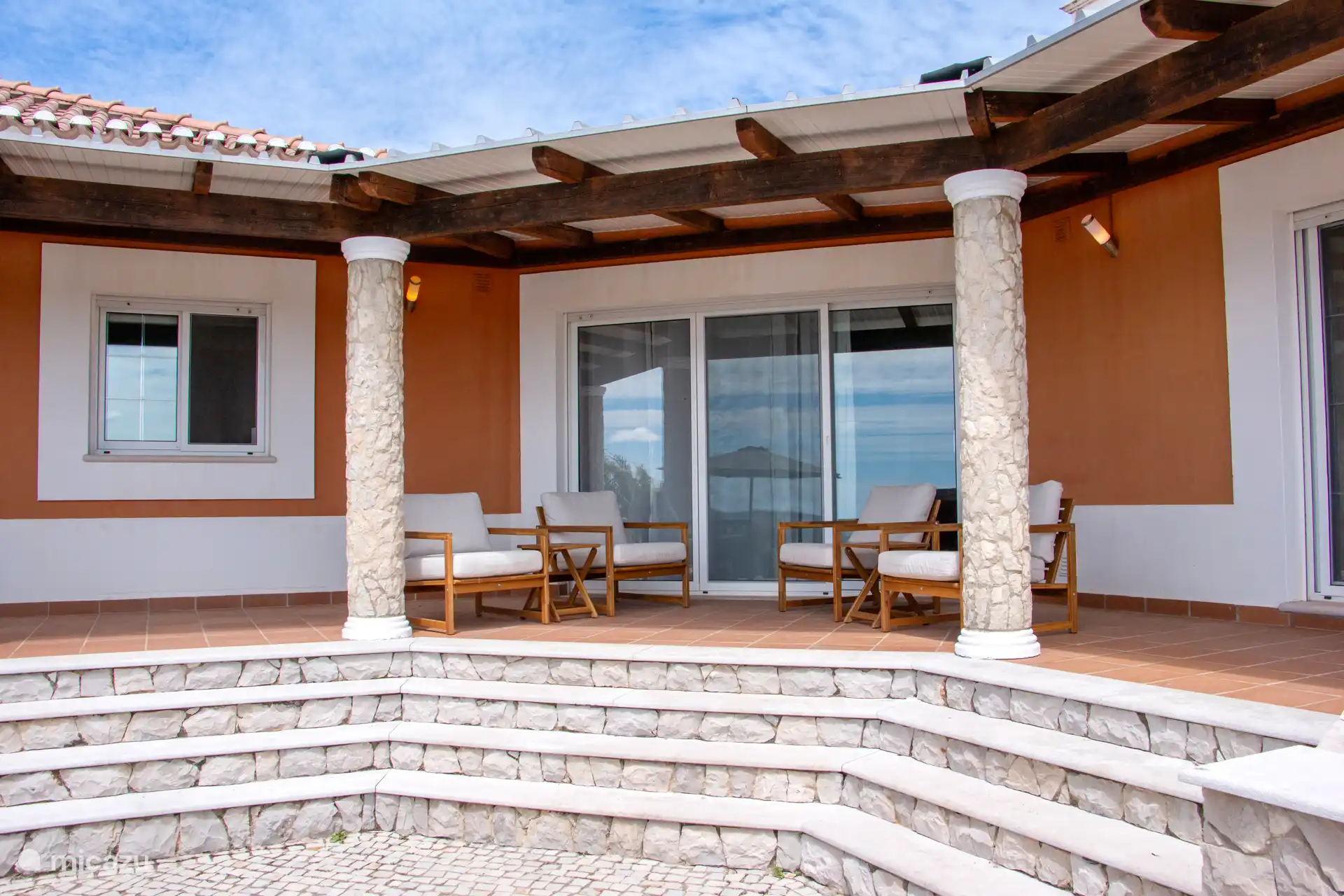 Veranda lounge