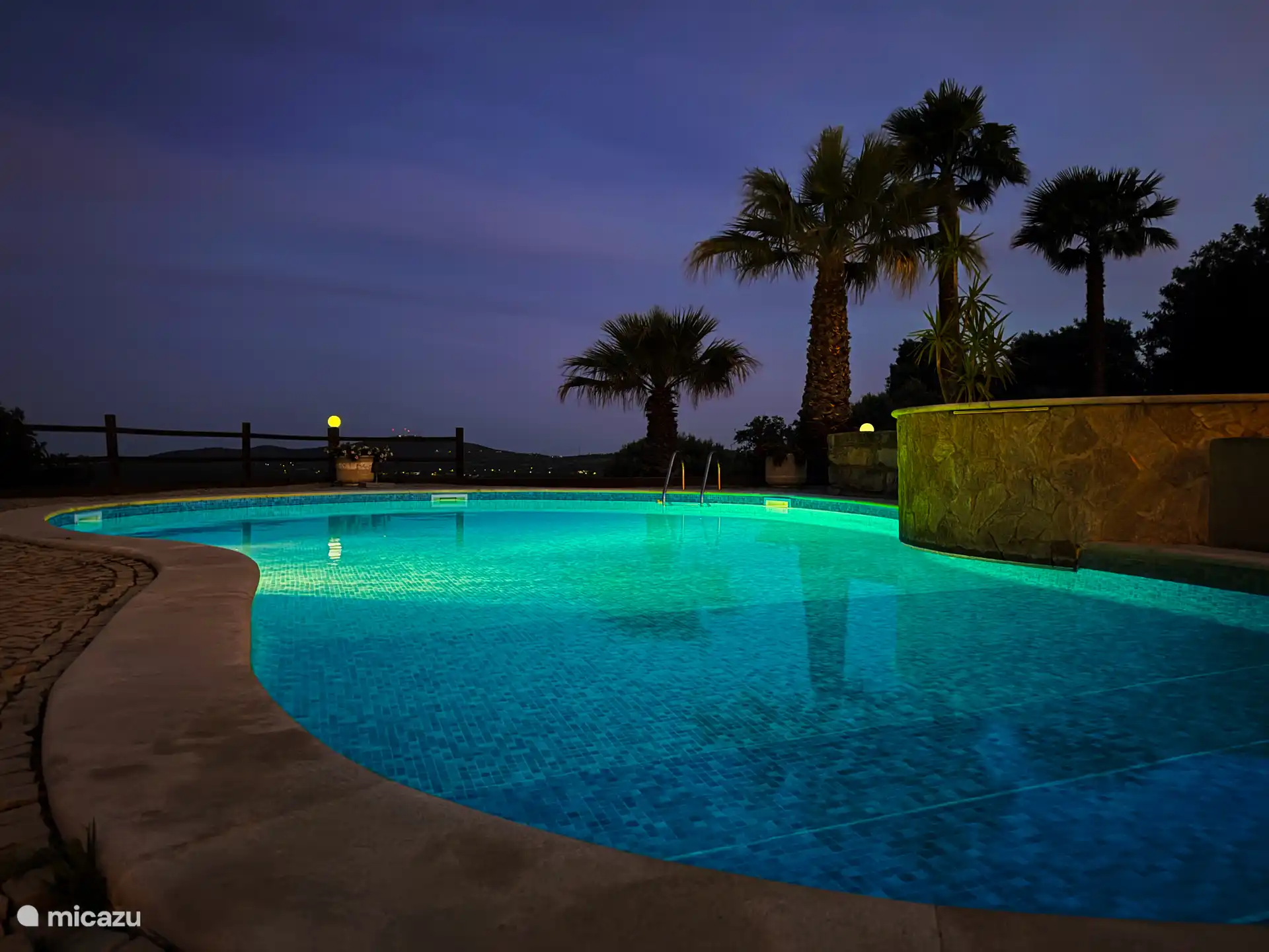 Villa Topazio at night
