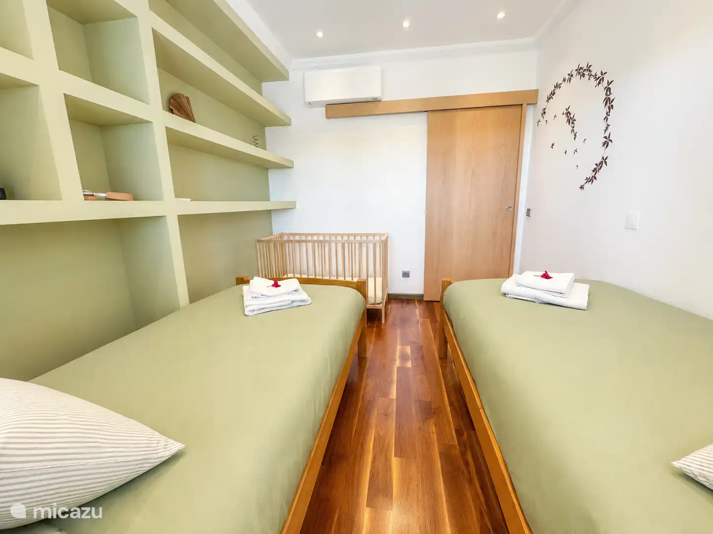 twin bedroom