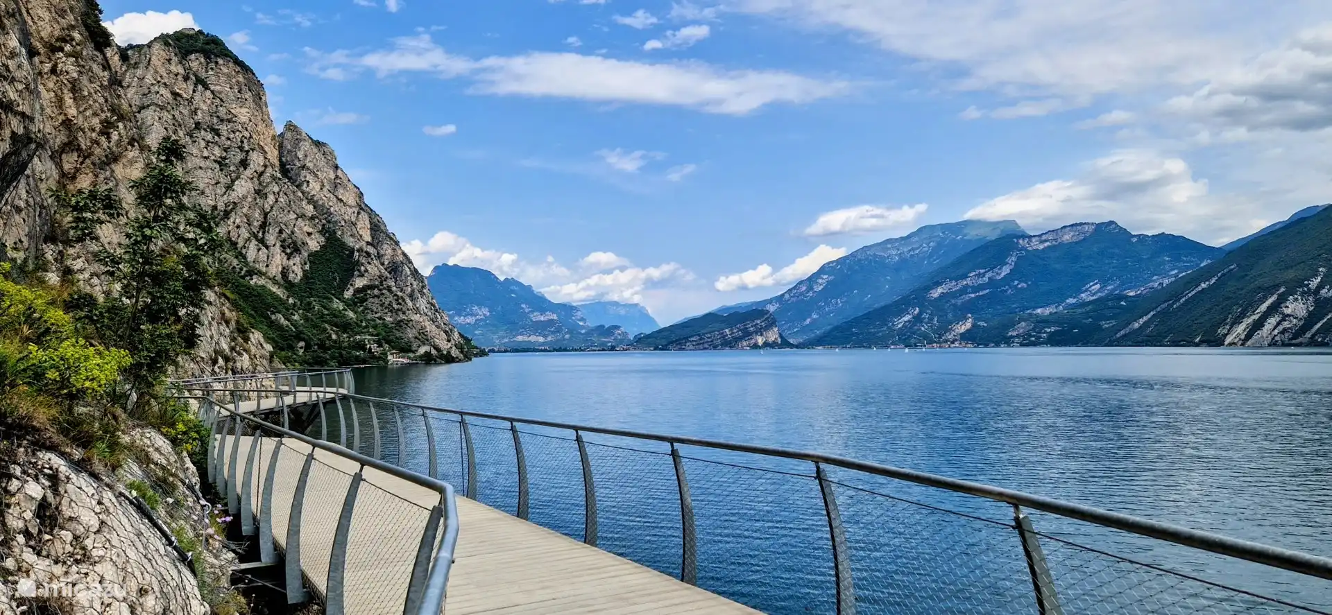 Passerella ciclopedonale di Limone sul Garda - een mooie wandeling langs het meer!