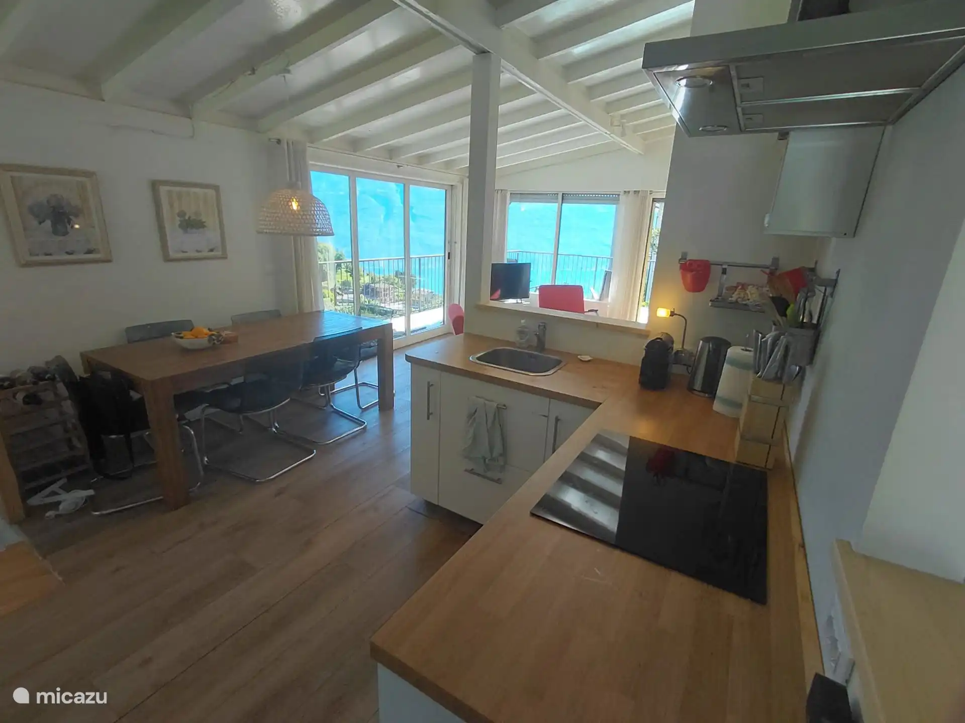 Open keuken met uitzicht op het Garda meer!