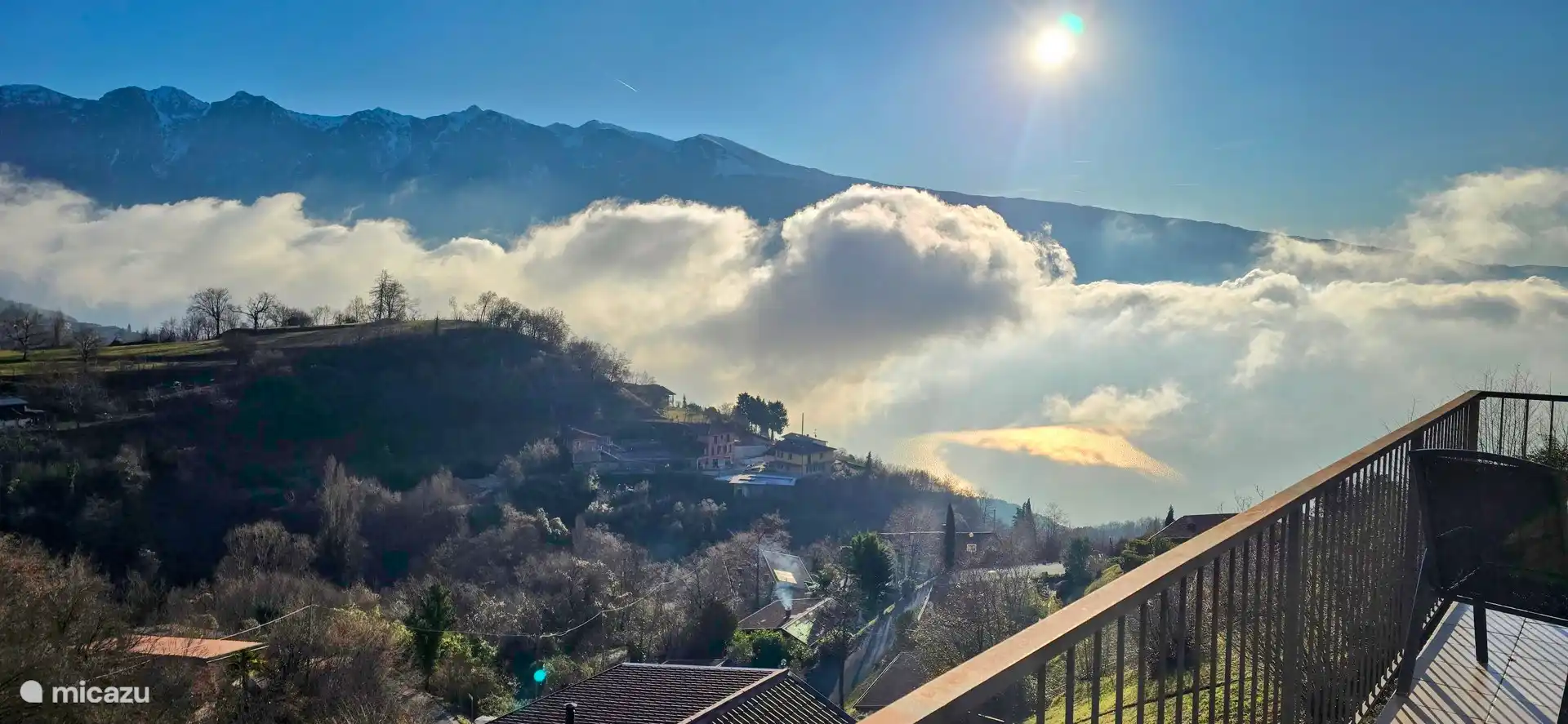 Uitzicht op het Garda meer vanaf het dakterras