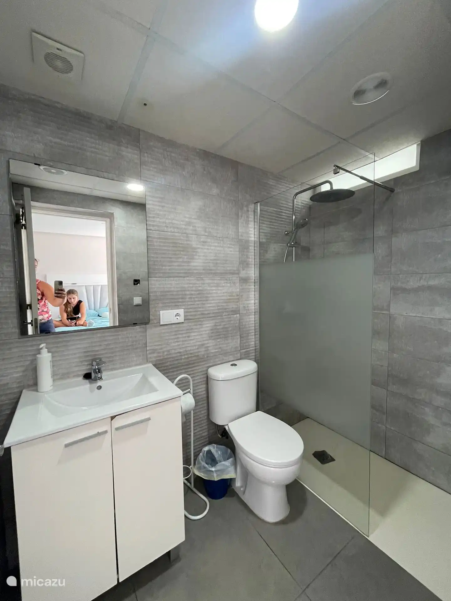 Badkamer aan slaapkamer 2 op de 1e verdieping