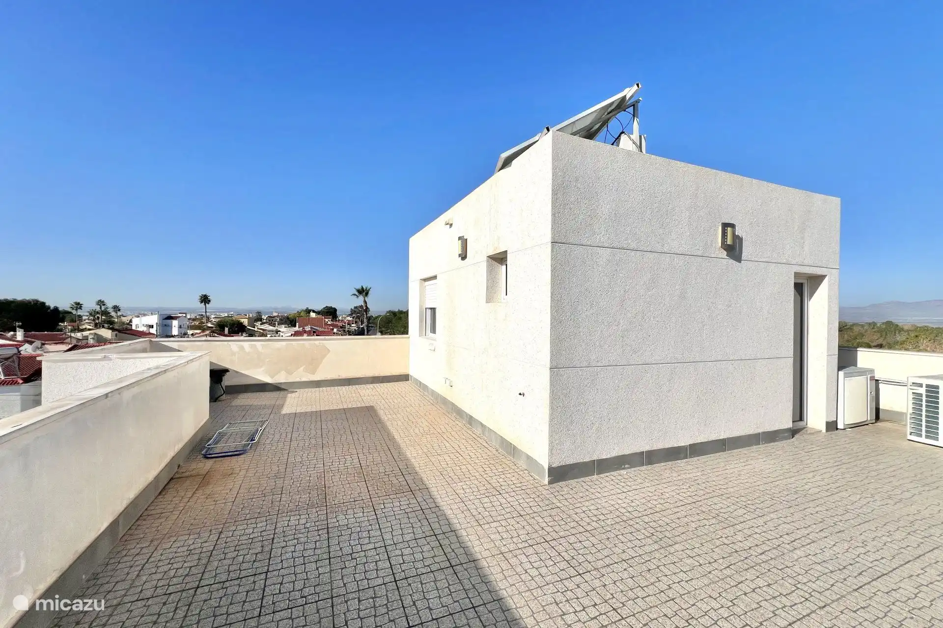 Heel ruim dakterras op de 3e verdieping