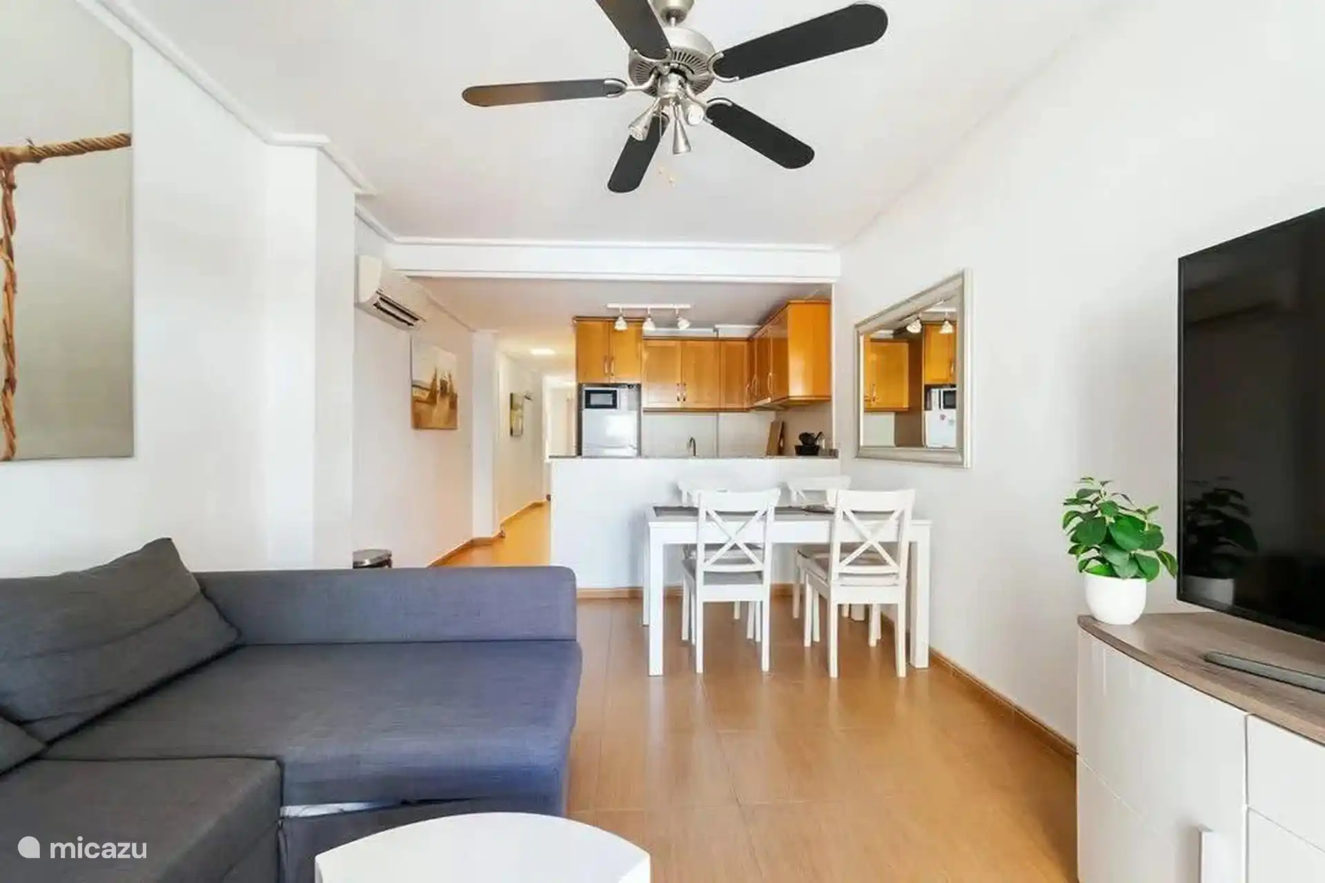 woonkamer met open keuken