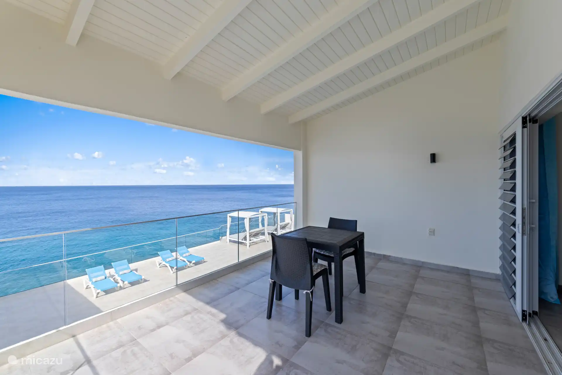 Profitez de couchers de soleil inoubliables chaque soir.