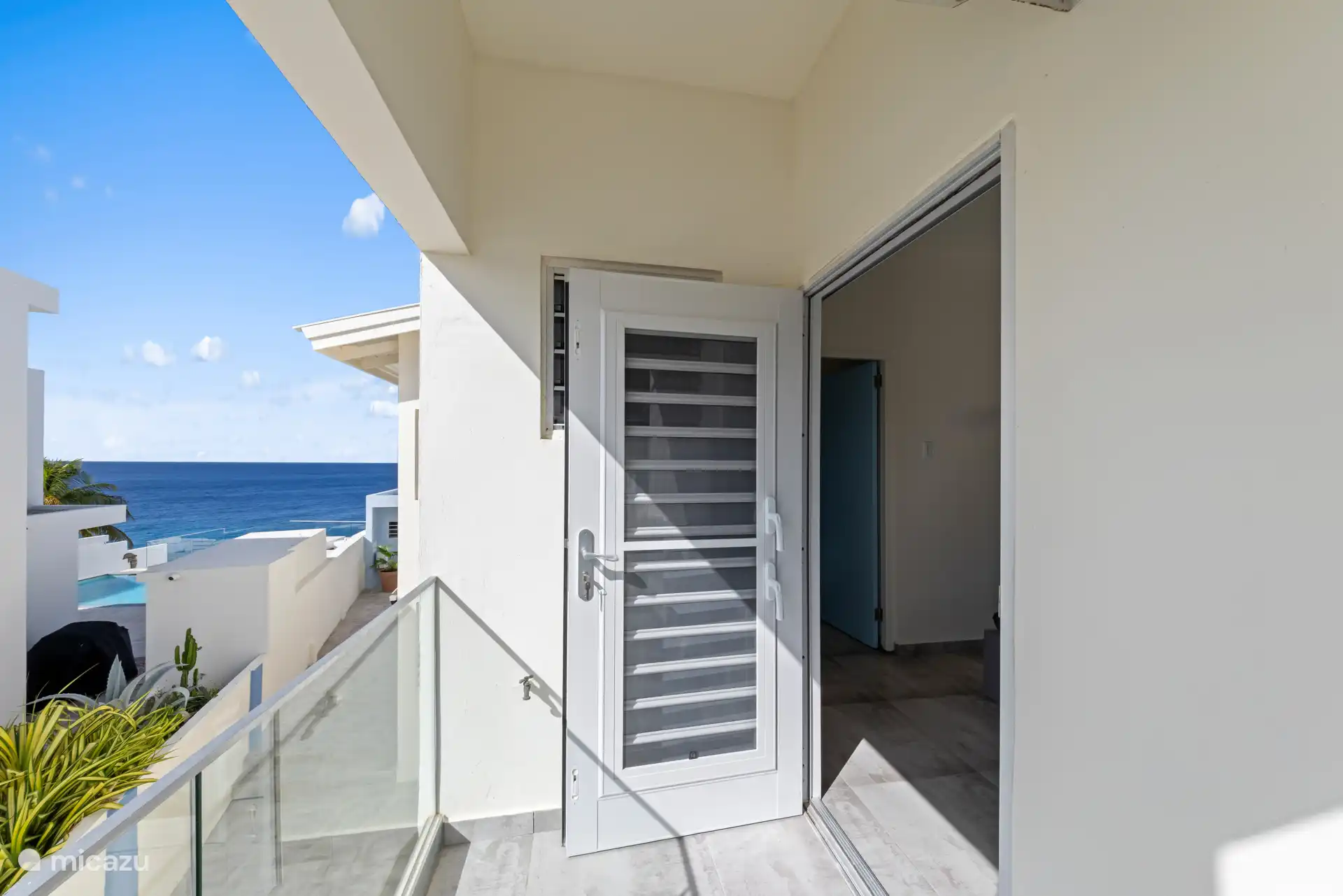 Le balcon de la deuxième chambre.