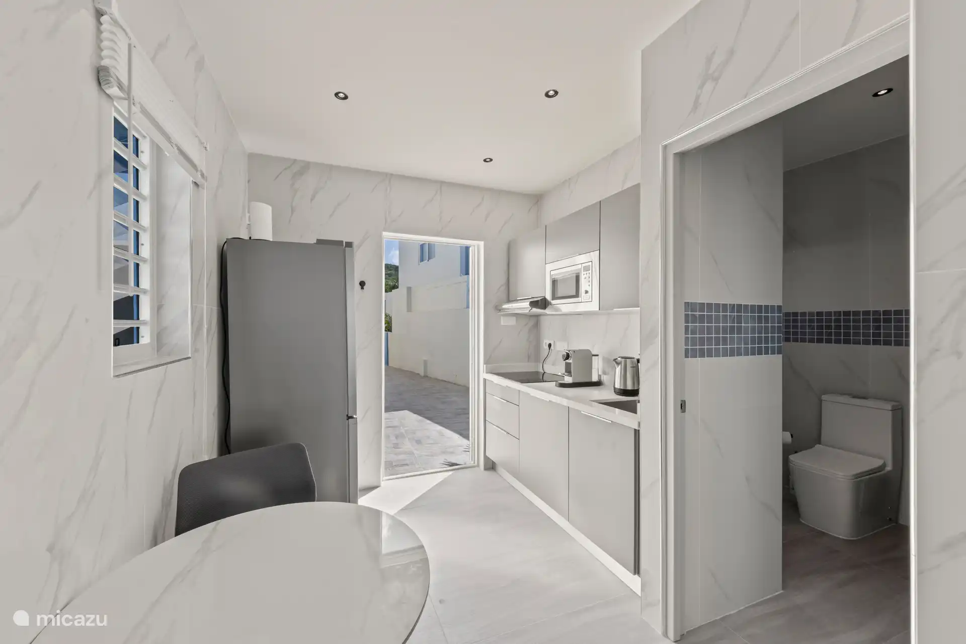 Un grand frigo disponible pour toutes vos courses.