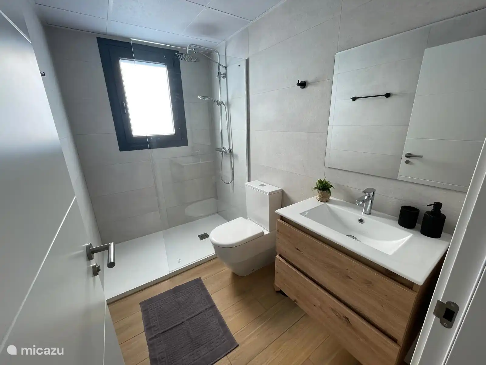 Luxe badkamer met inloopdouche