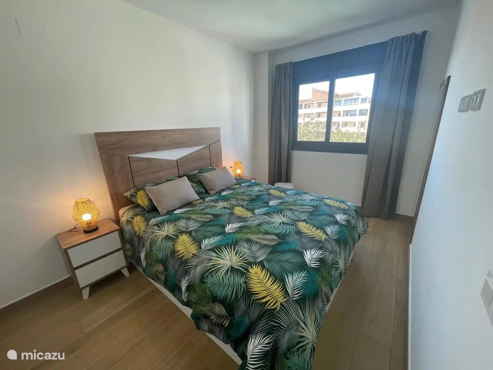 Slaapkamer met een heerlijk bed van 1.60 meter en inbouwkast