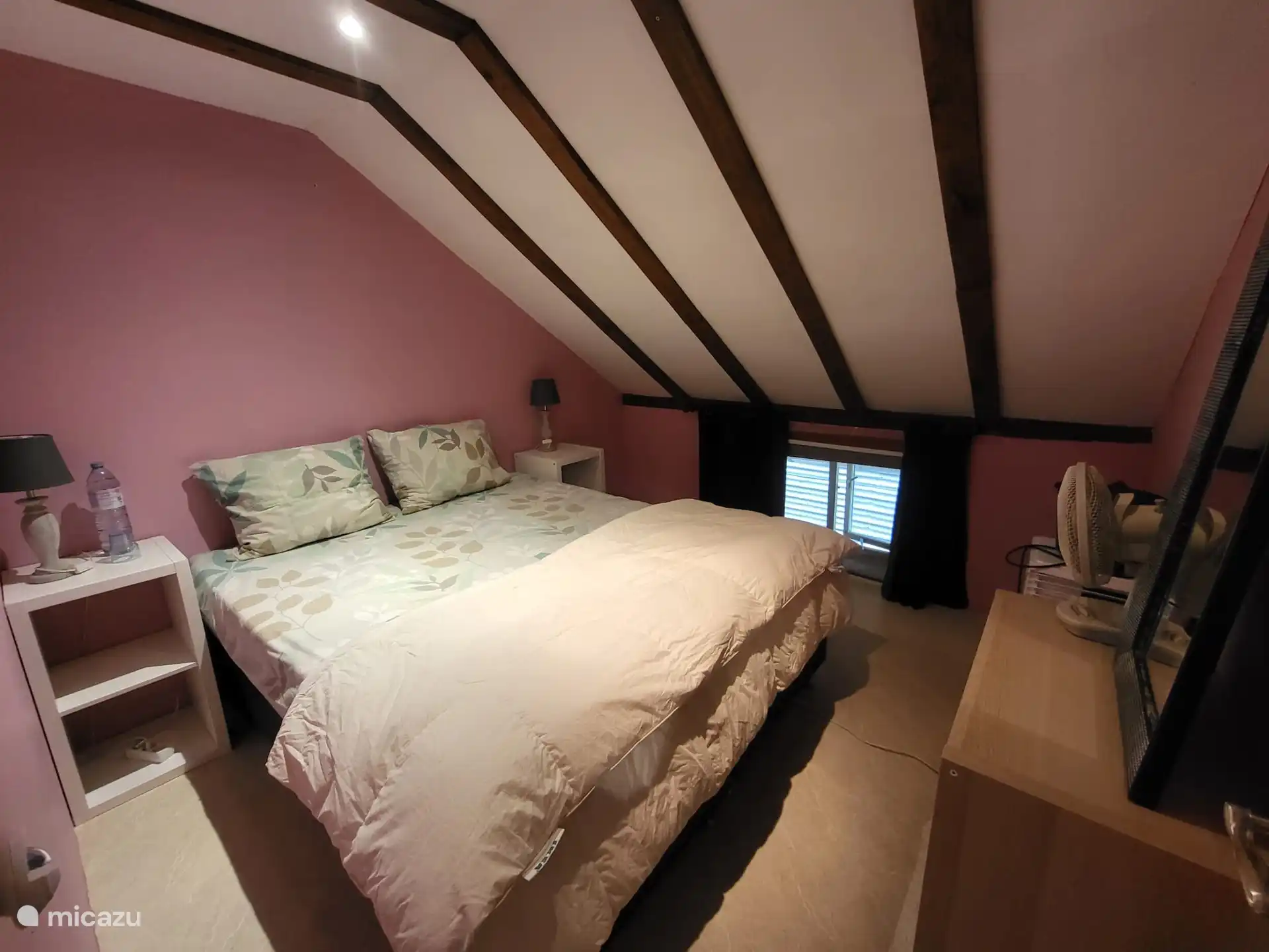 Slaapkamer met 2-persoonsbed