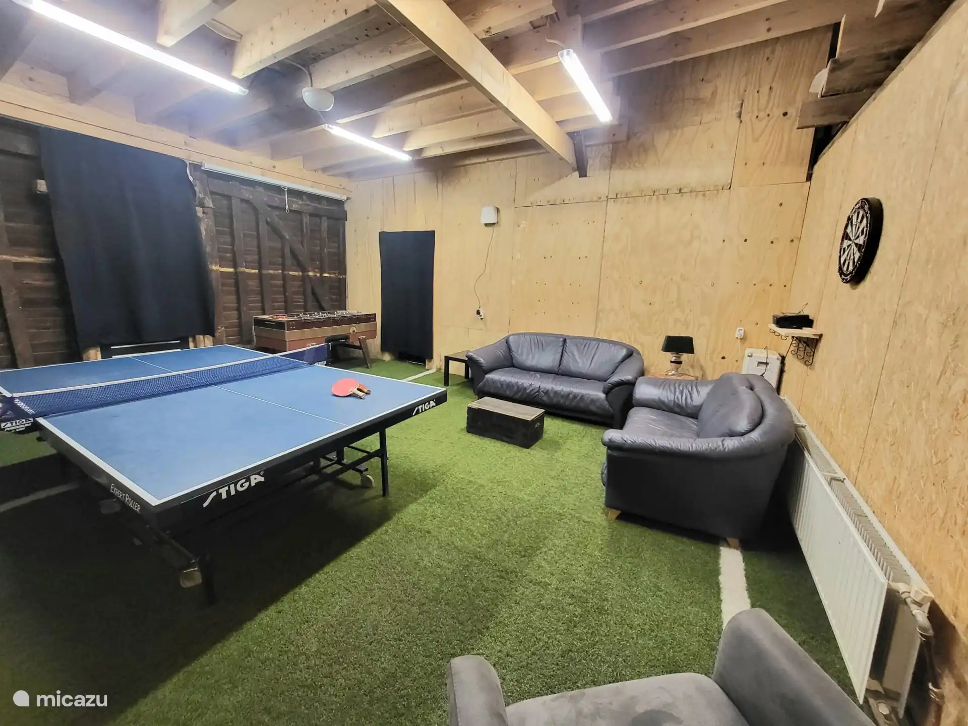 Play barn with table tennis, table football, dartboard and beamer