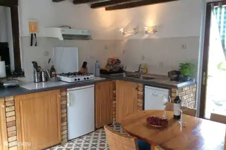 Kitchen with refrigerator, combi microwave / oven, mini-freezer, nespresso and dishwasher