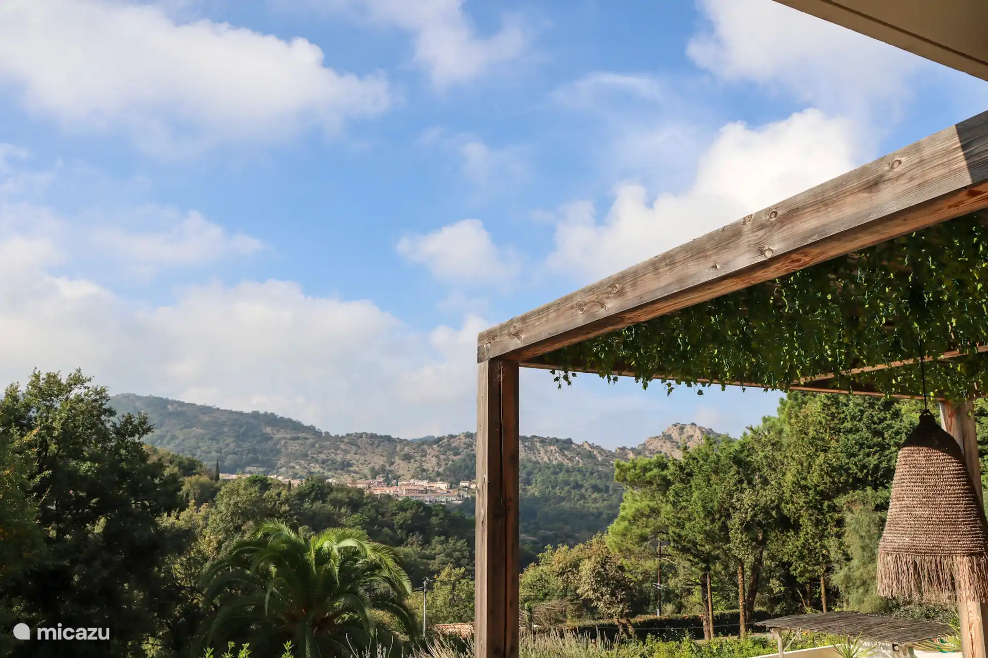 Uitzicht vanaf een van de terrassen (eetzaal)