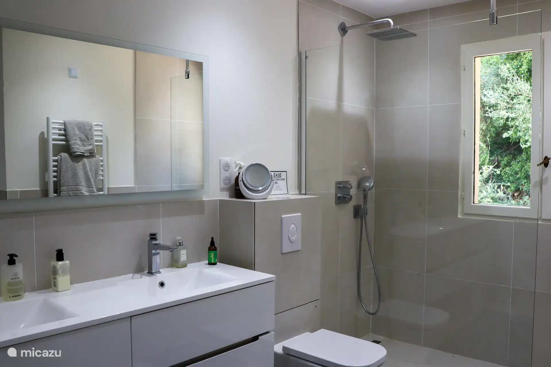 Doucheruimte en suite met de master bedroom