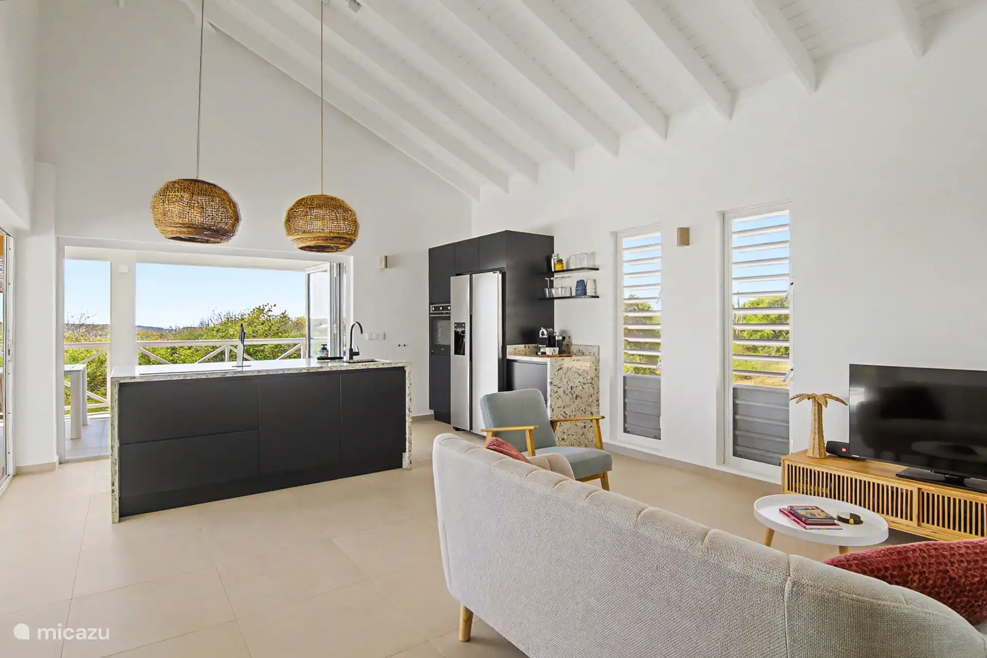 Salon très spacieux avec cuisine ouverte