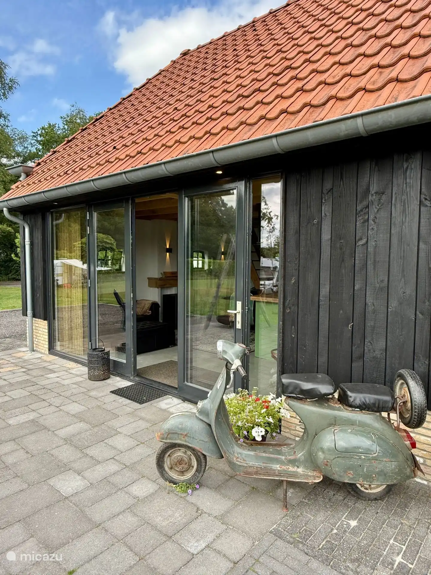 voorkant / terras Sparjebird  