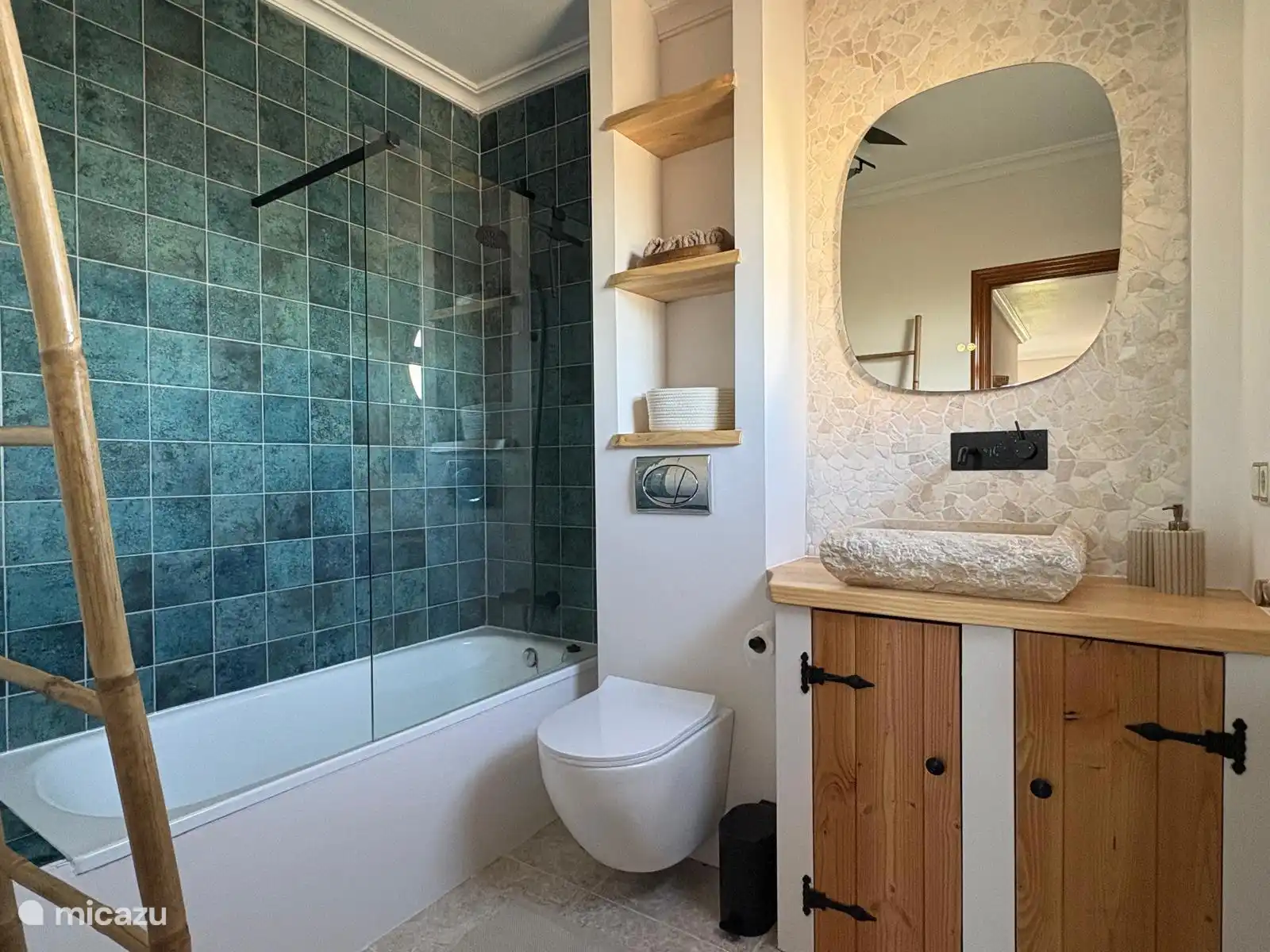 Villa Tember, salle de bain toute neuve, au rez-de-chaussée.