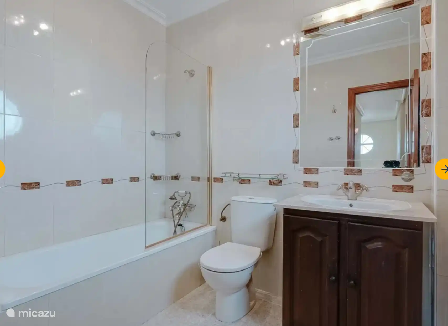 Villa Tember, badkamer 1e etage. Vanaf 1 april volledig nieuwe badkamer!!