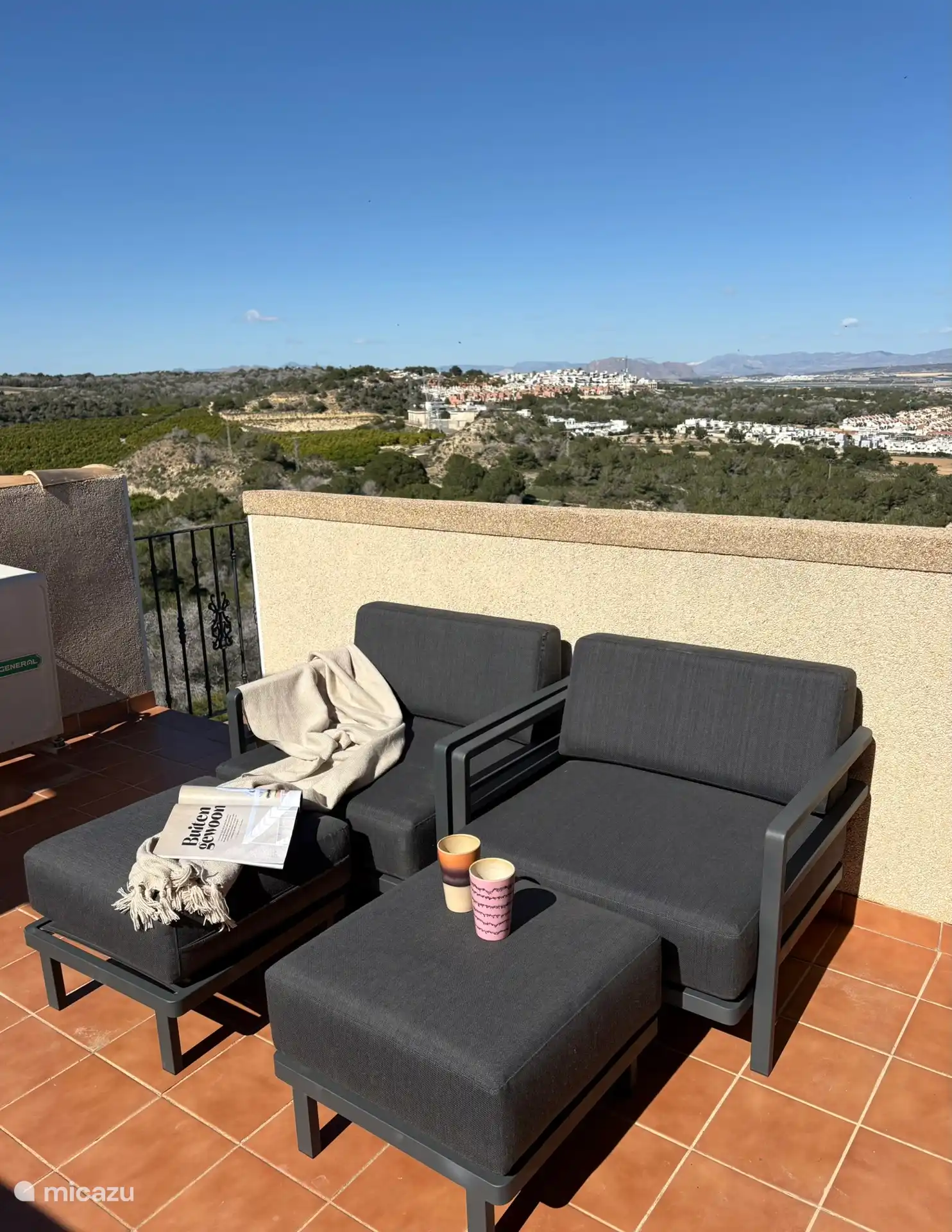 Villa Tember, solarium op 2e etage. 360 graden zicht.