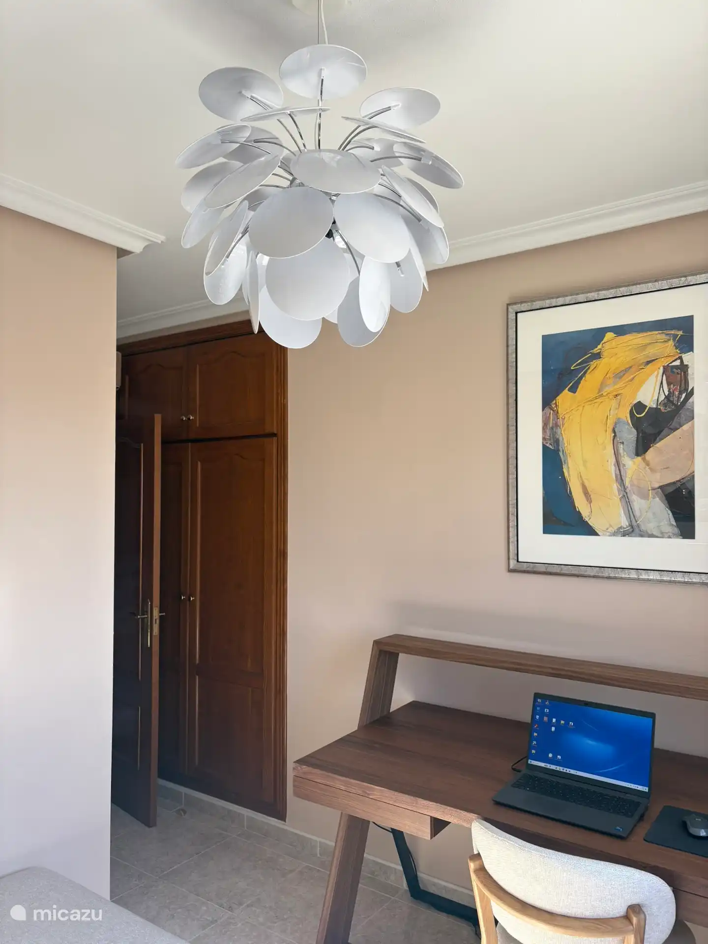 Villa Tember, slaapkamer 1e etage, kantoor en 2 persoons slaapbank.