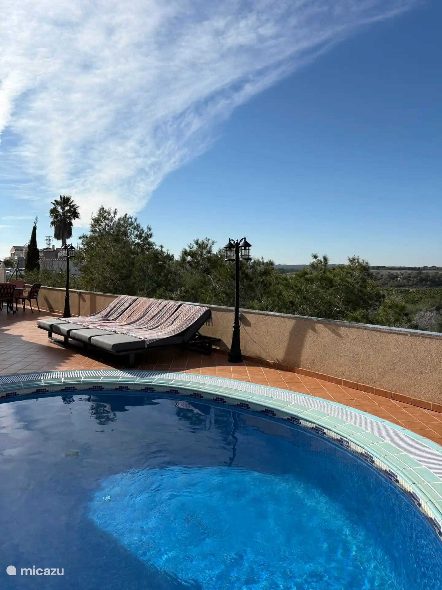 Villa Tember, lekker zonnen bij het zwembad.