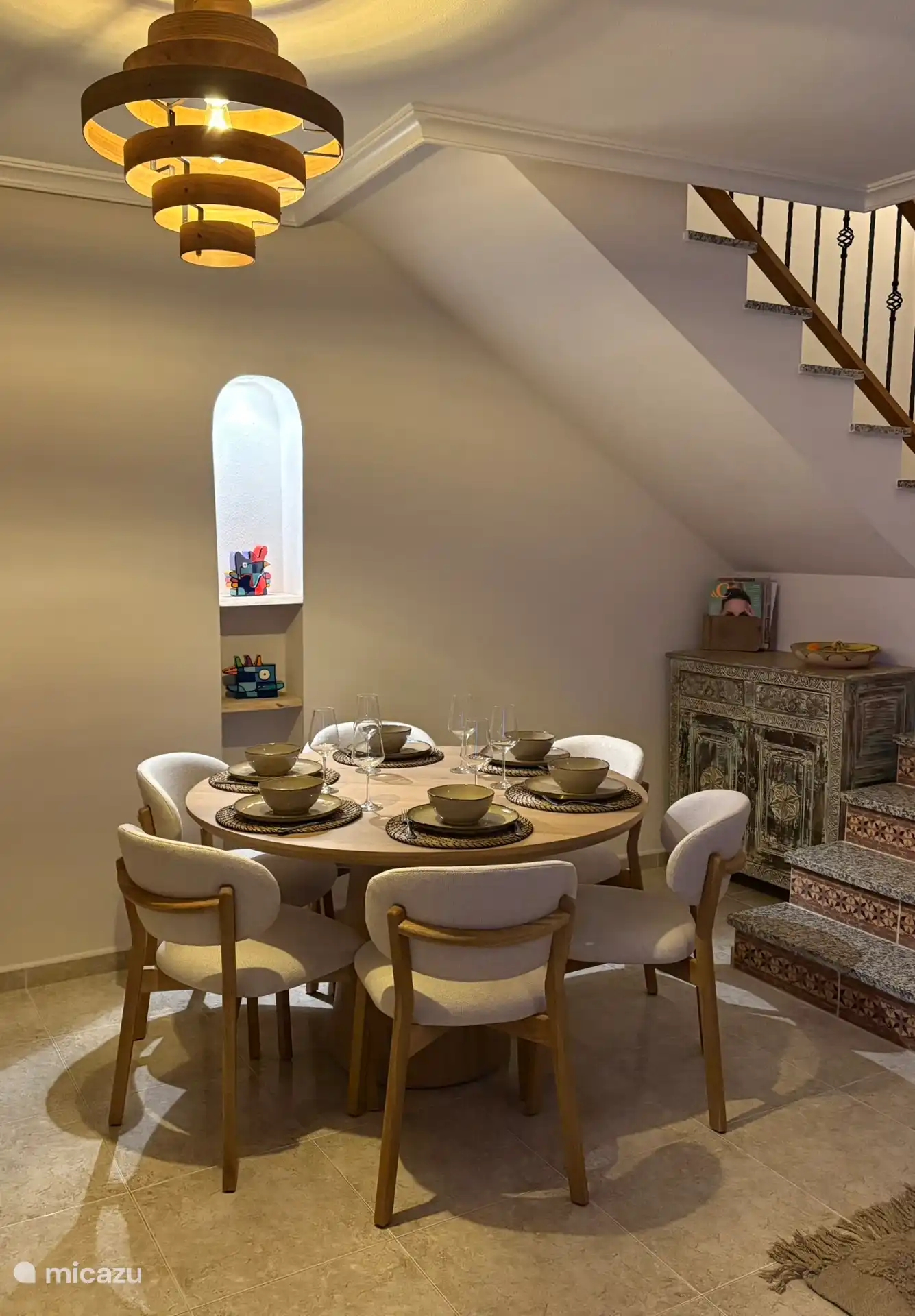 Villa Tember, eetkamer.