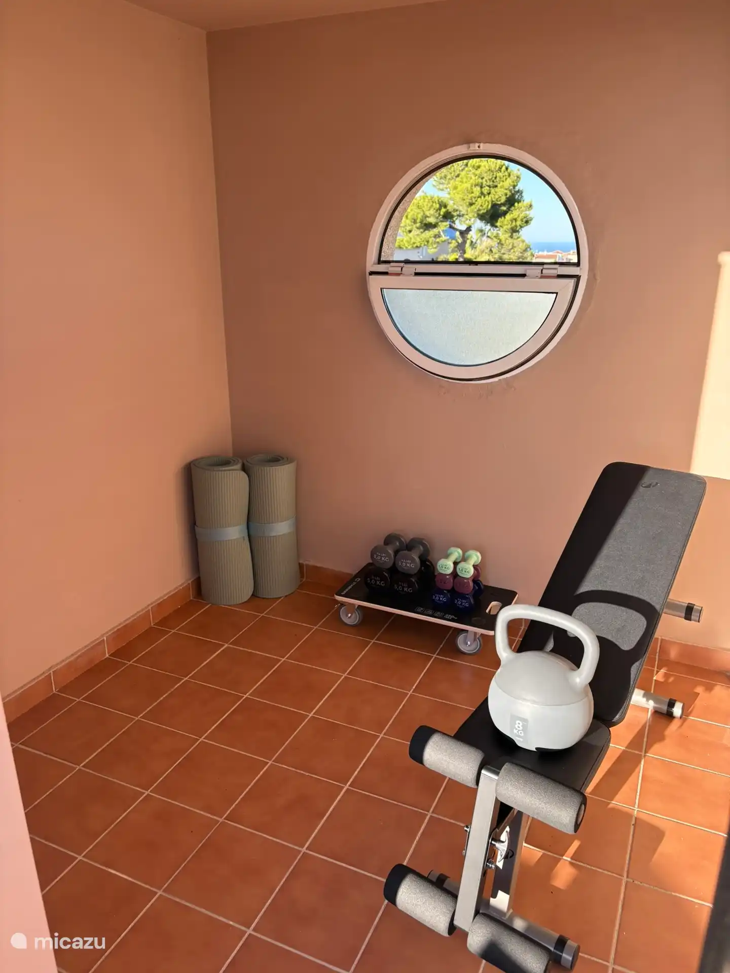 Villa Tember, klein maar fijn. Sport in de Torenkamer.