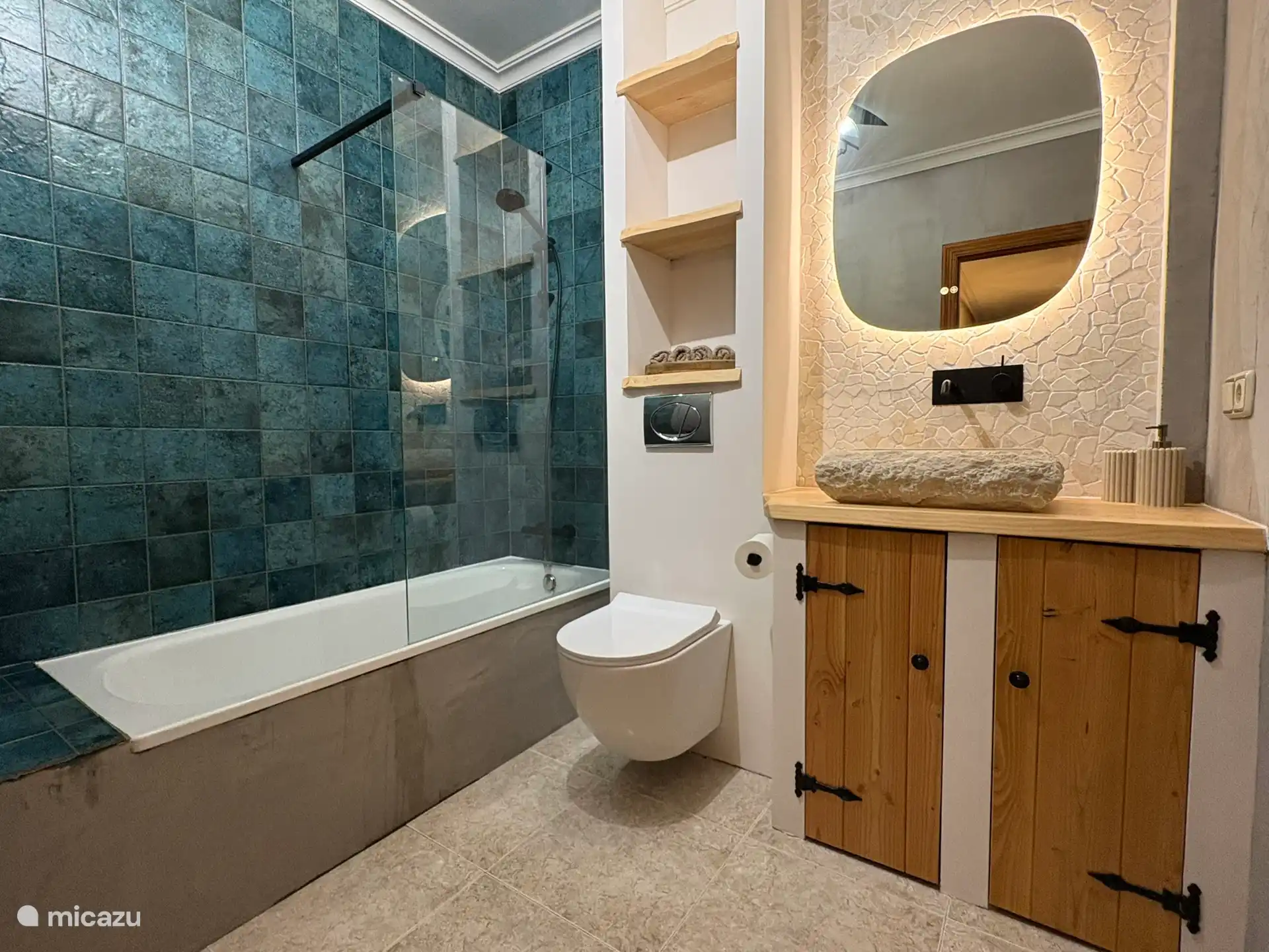 Villa Tember, splinternieuwe badkamer 1e etage.