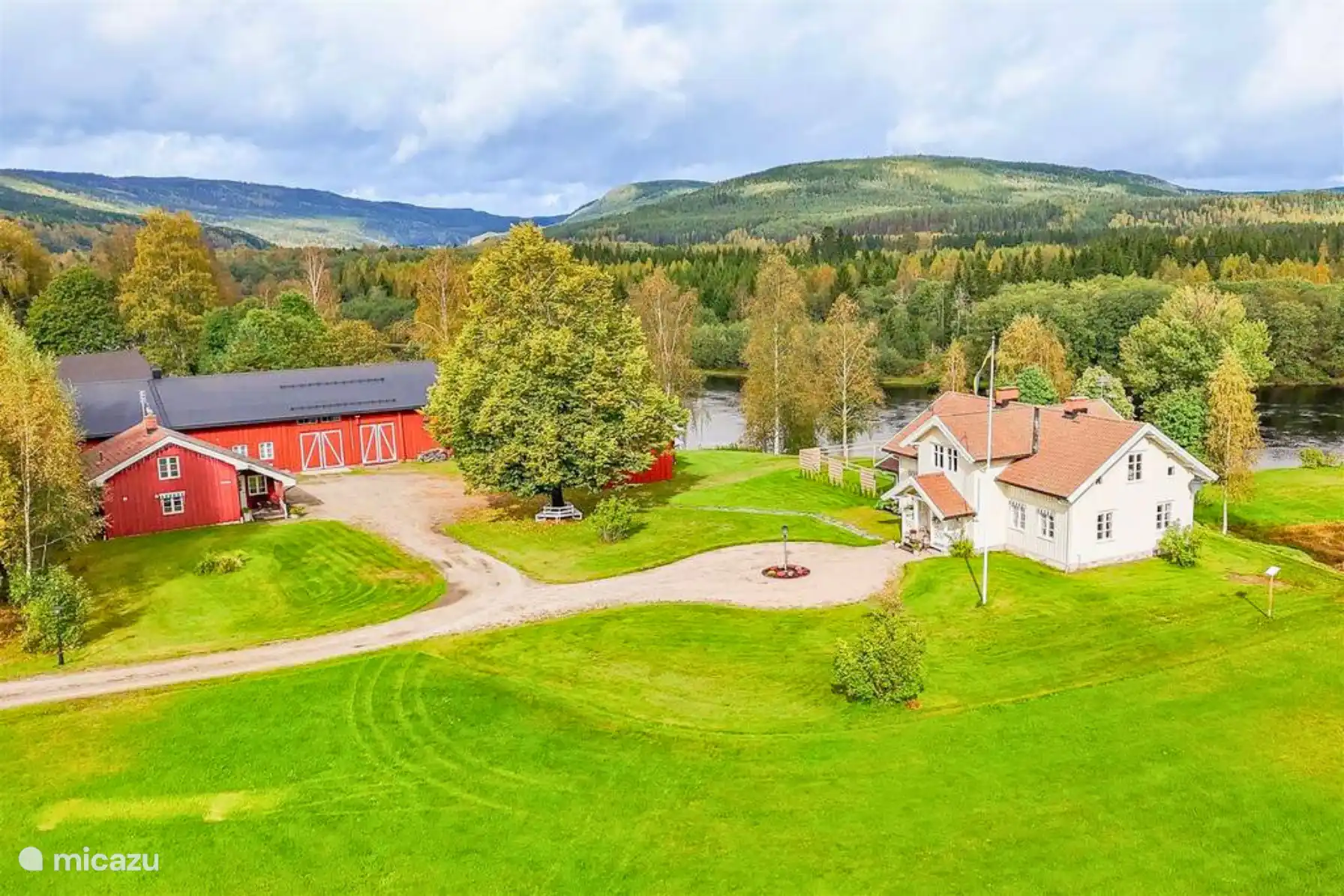 À gauche, le pigstugan 