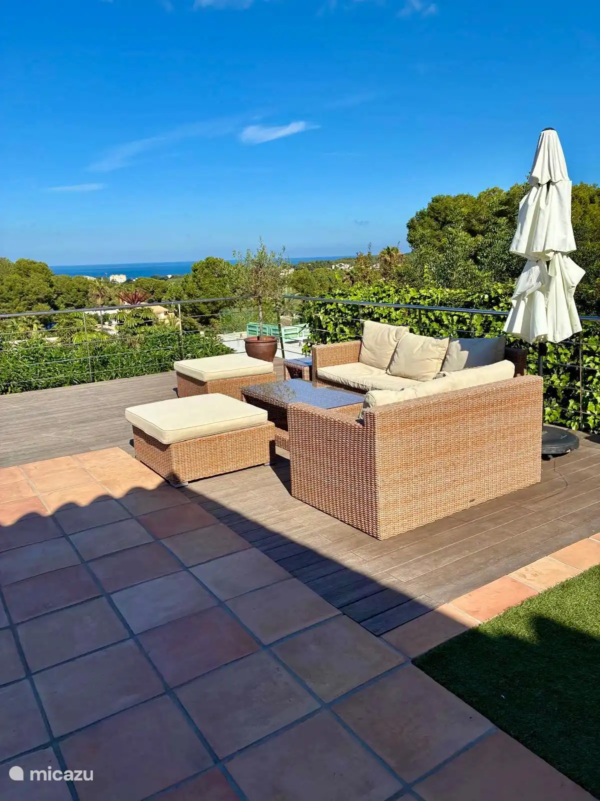 Salon extérieur 1 avec vue sur la mer