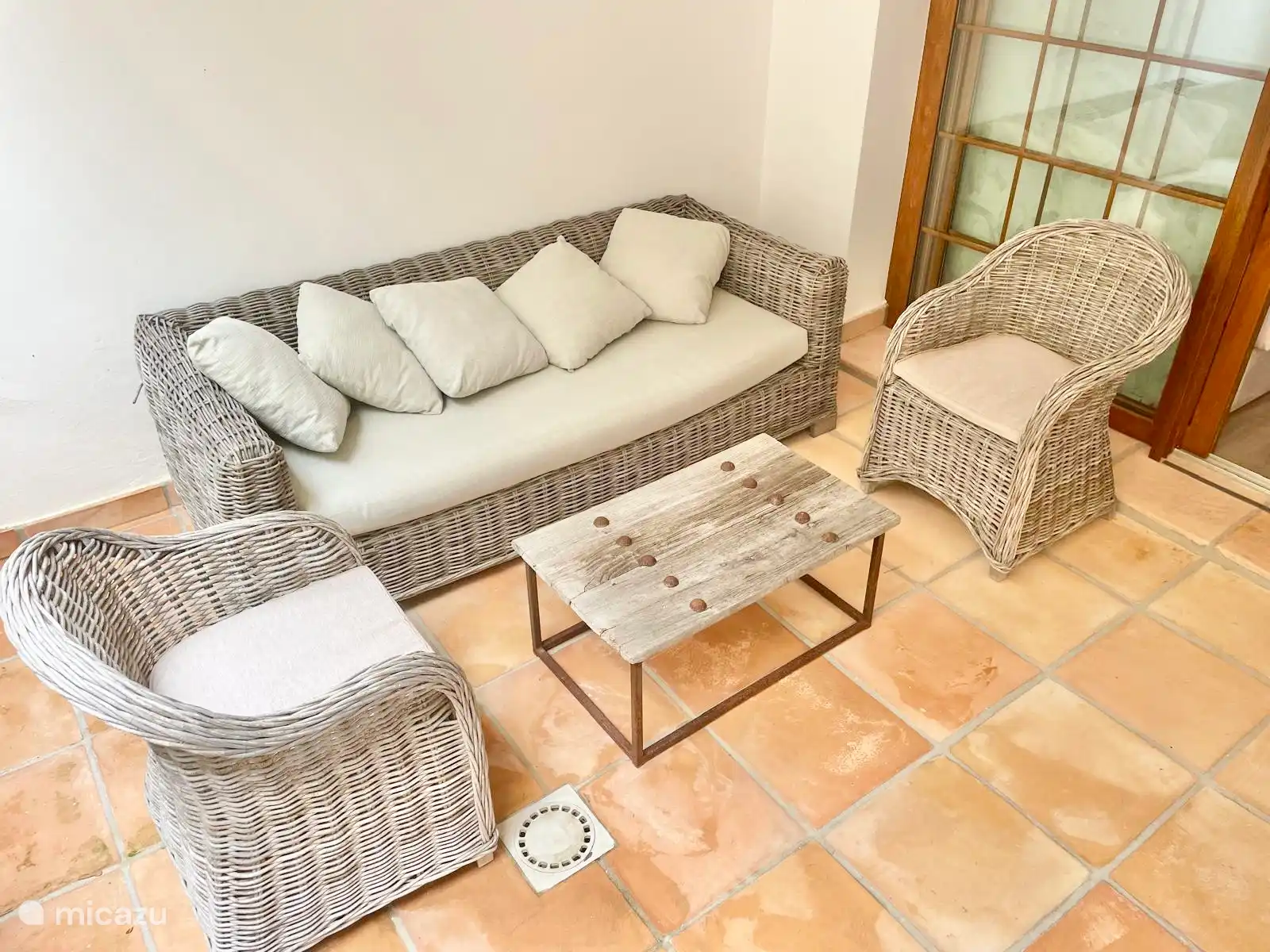 Terrasse privée devant le studio