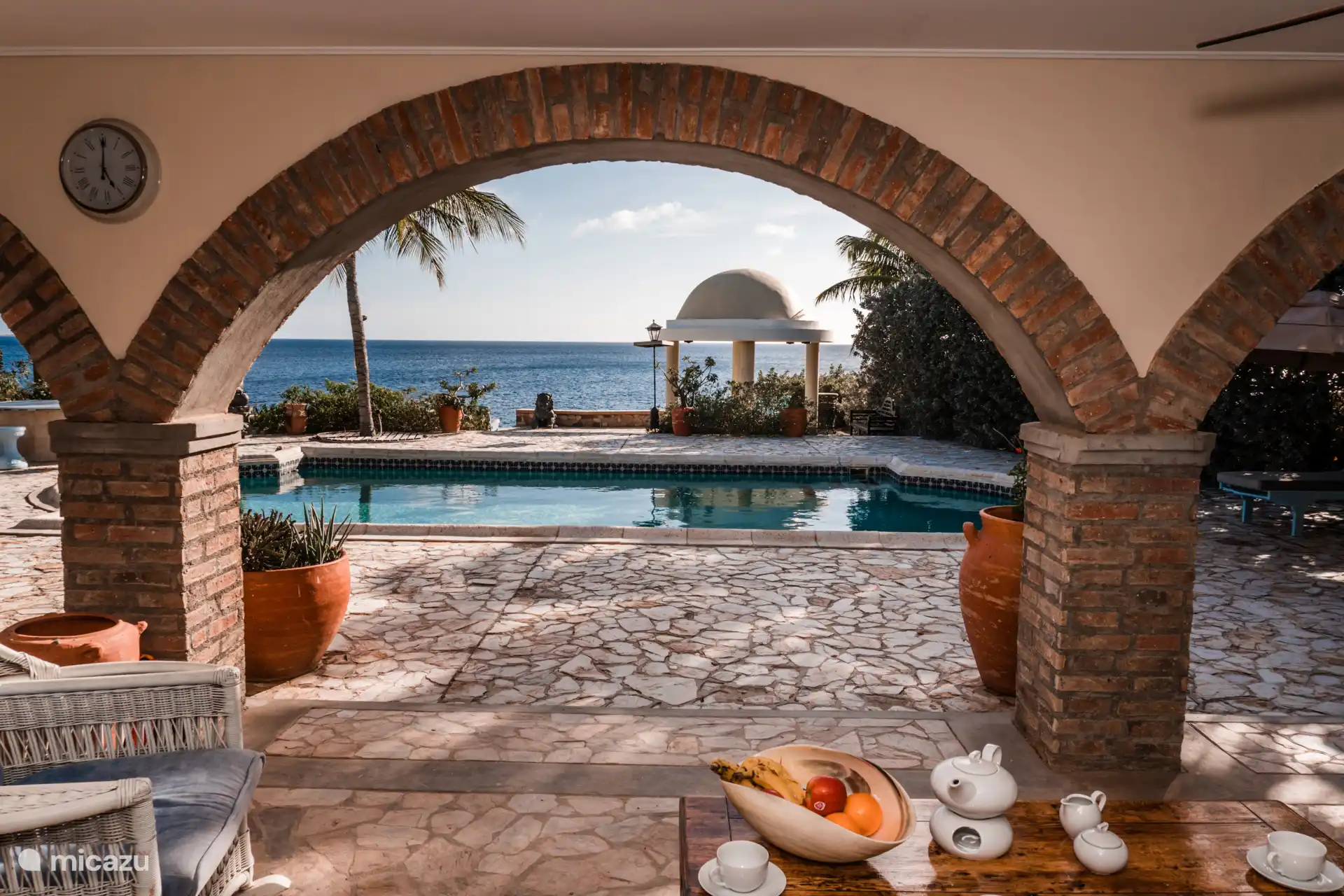 Blick von der überdachten Terrasse