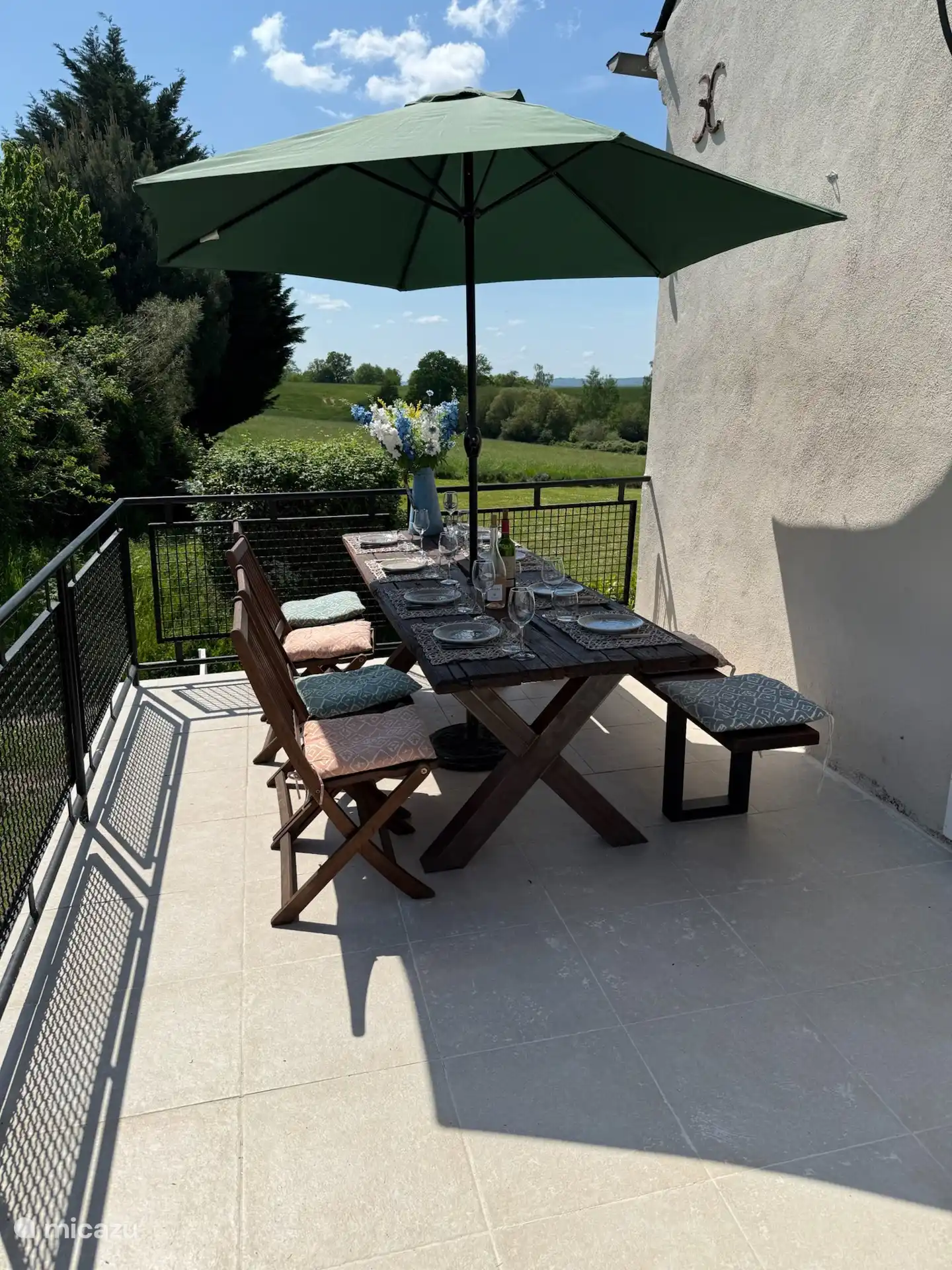 De hele dag genieten van het uitzicht de rust en de zon! 