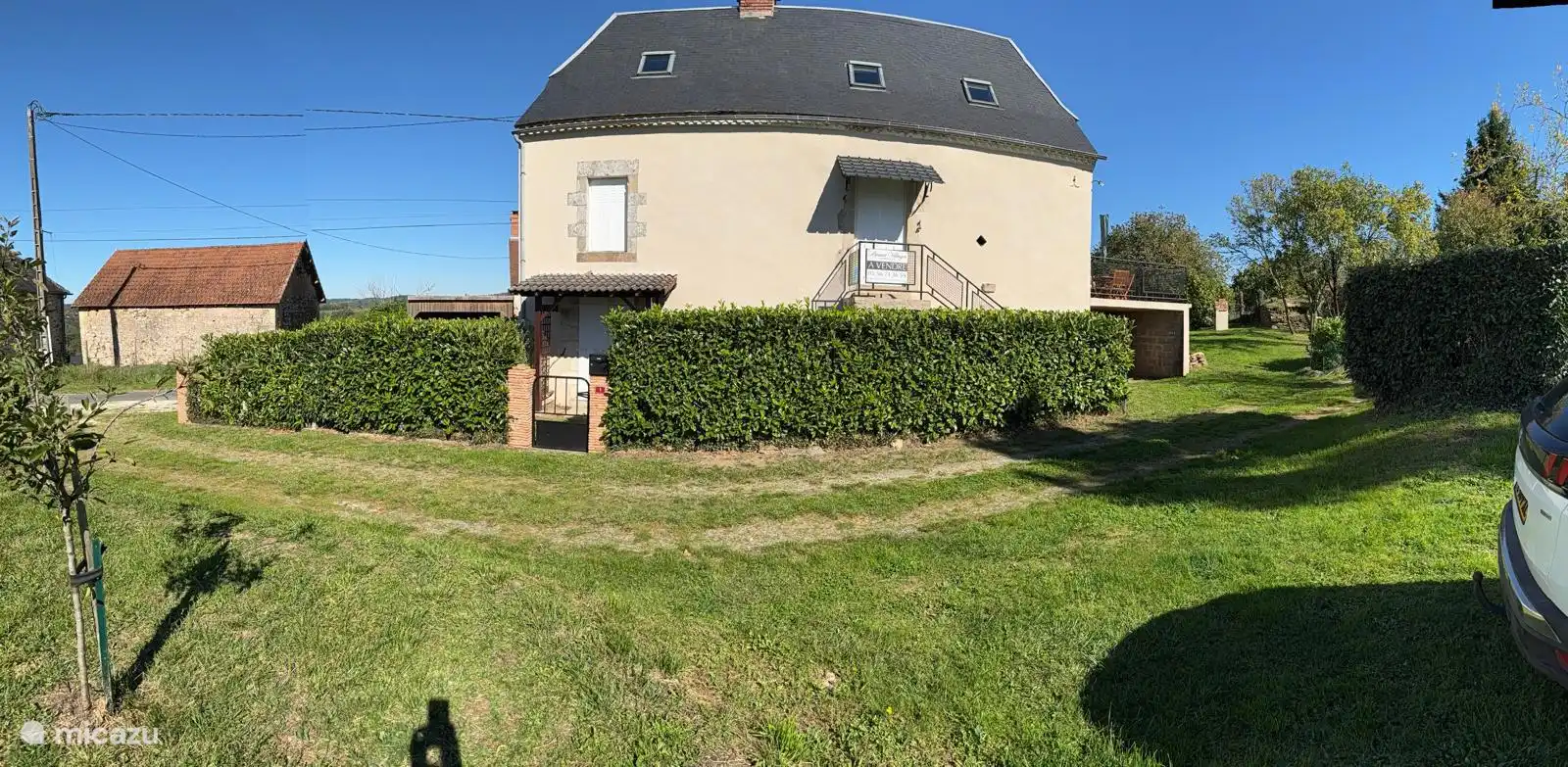 Zijaanzicht vanaf de parkeerplaats