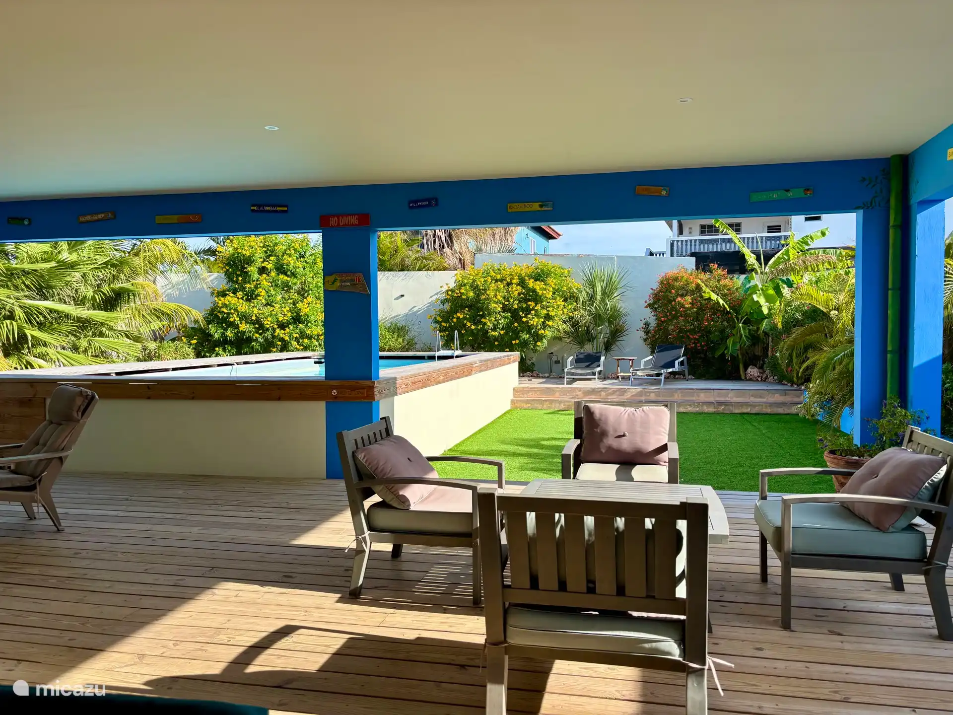 Wunderschöne Lounge am Wind, es ist ein guter Ort, um den ganzen Tag zu sein!