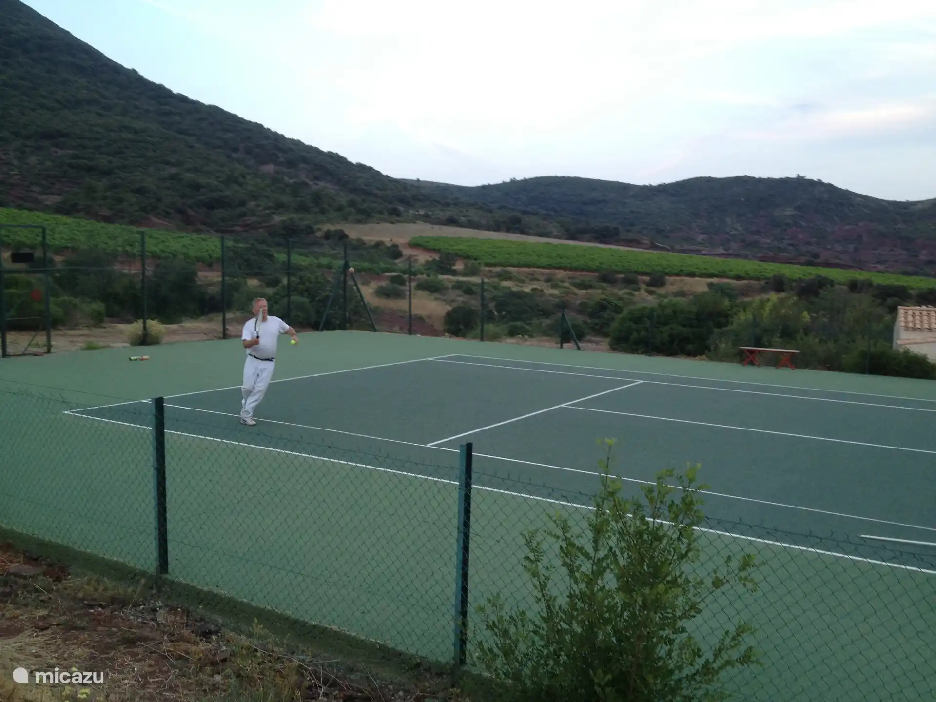 Shared tennis court