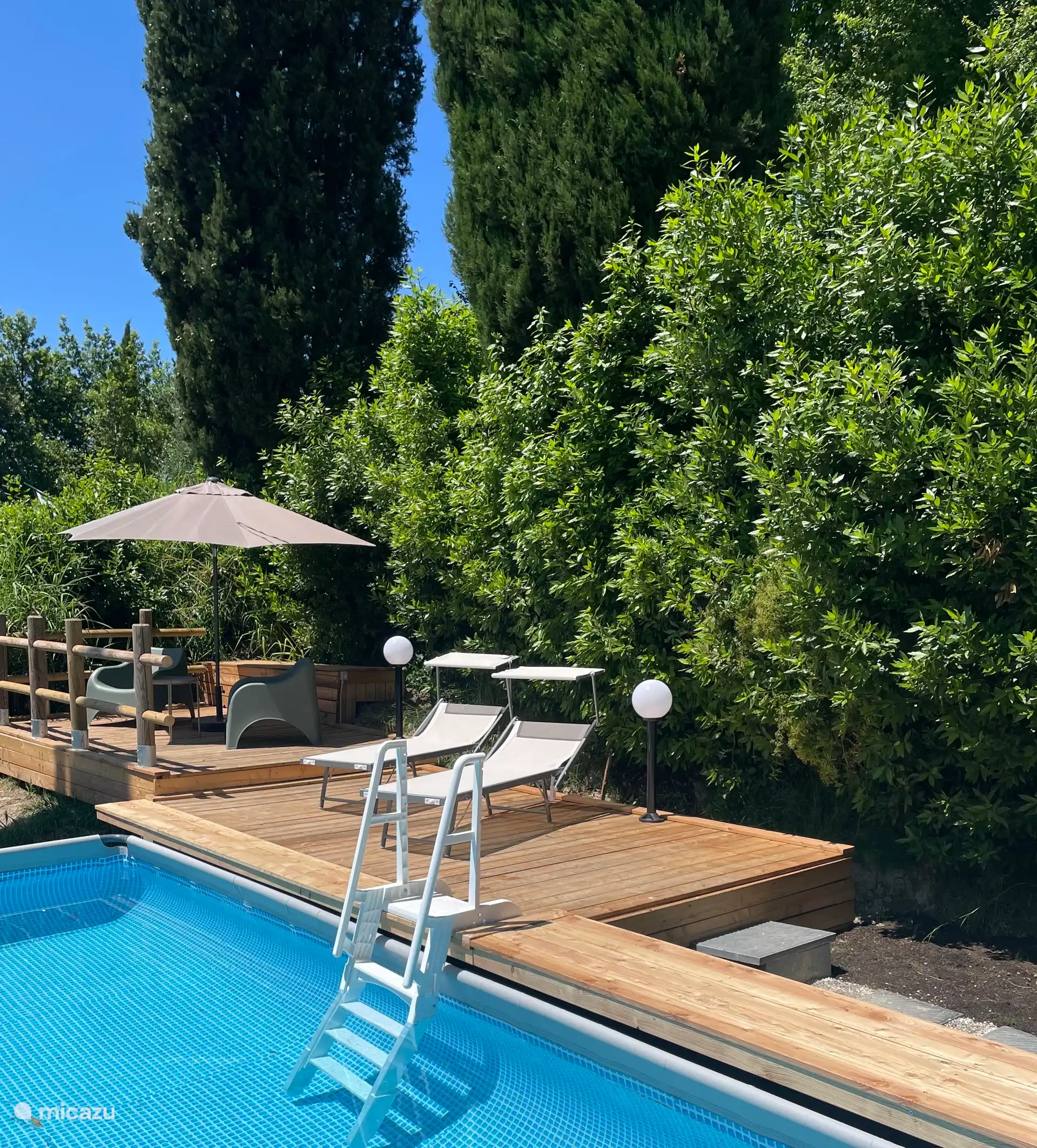 Swimming pool with terrace