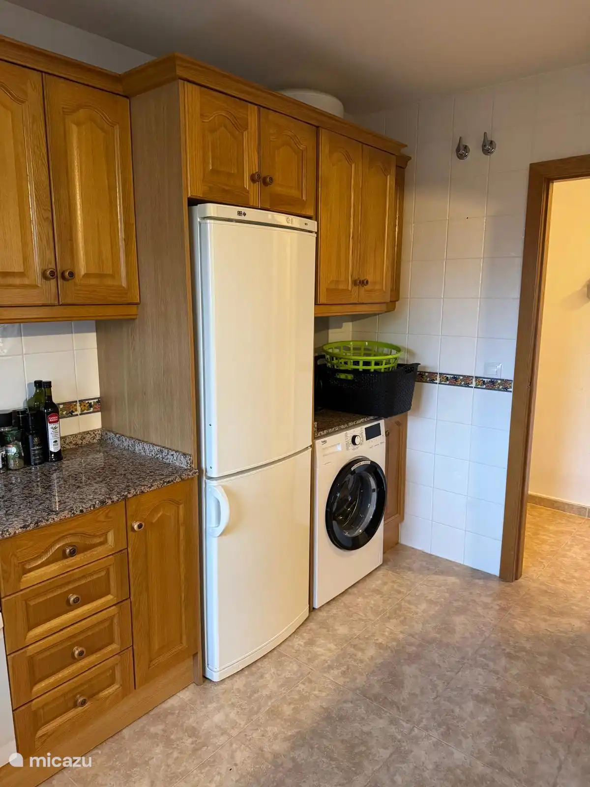 Uitgeruste keuken en wasmachine