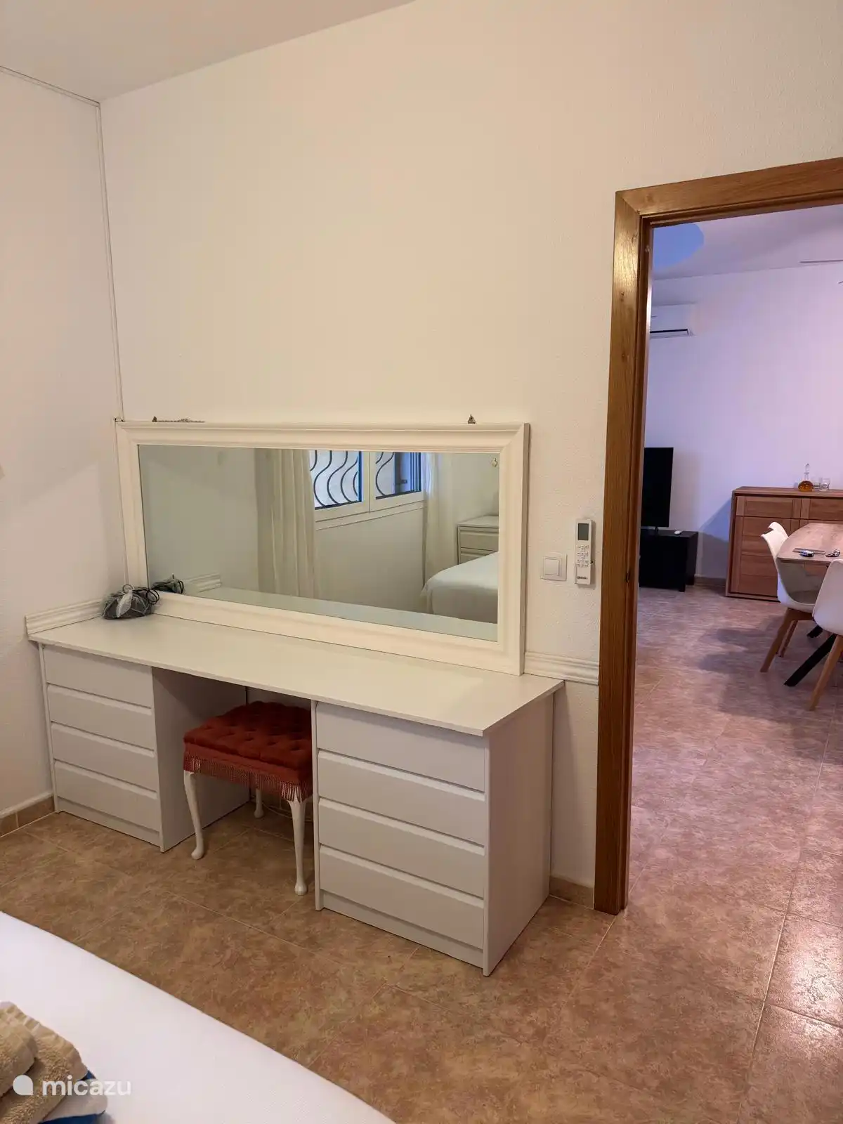 Make-up tafel in master bedroom