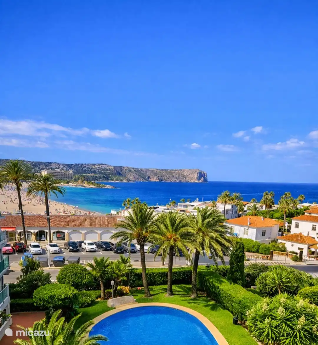 La vista de la bahía y la playa.