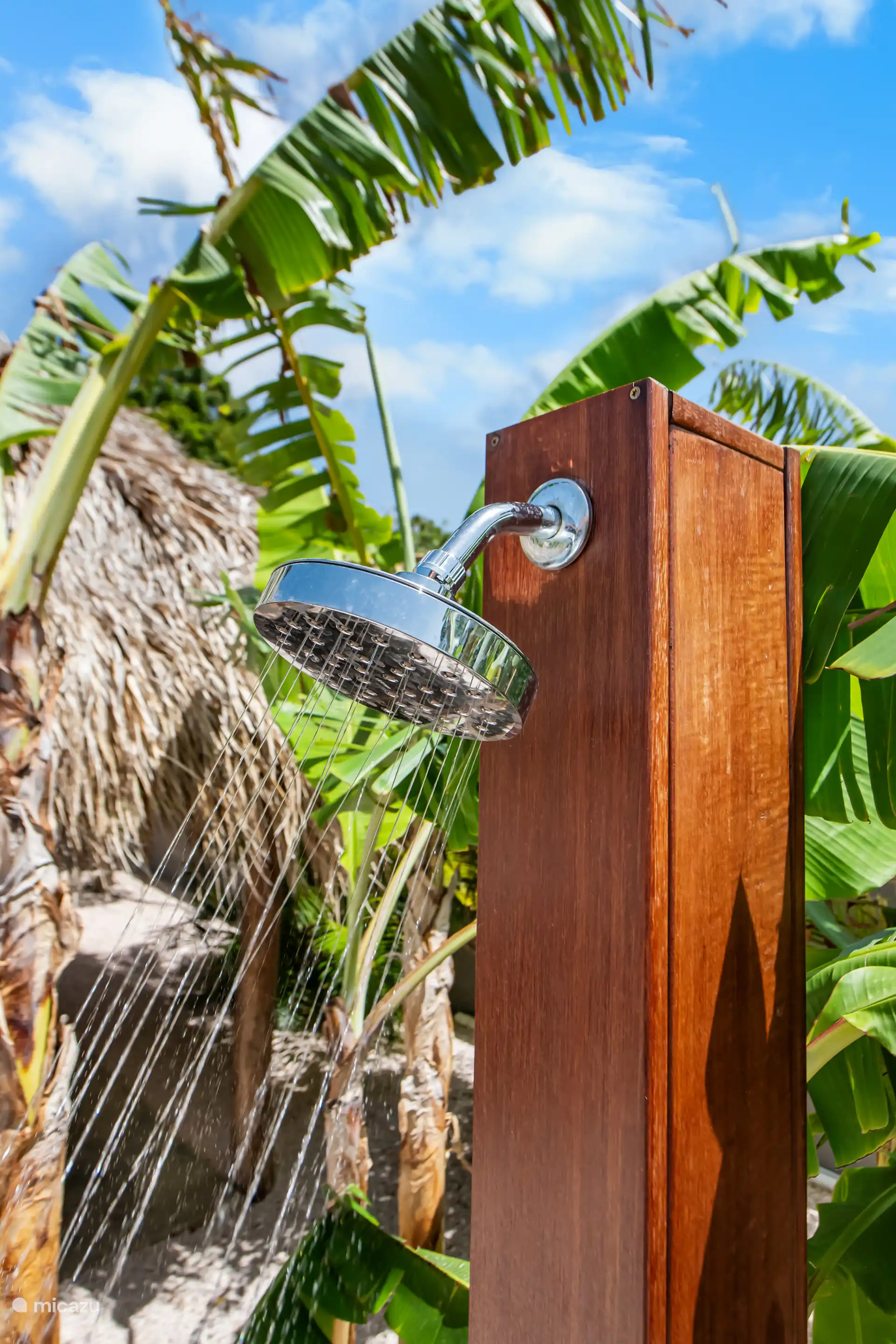 La douche extérieure.