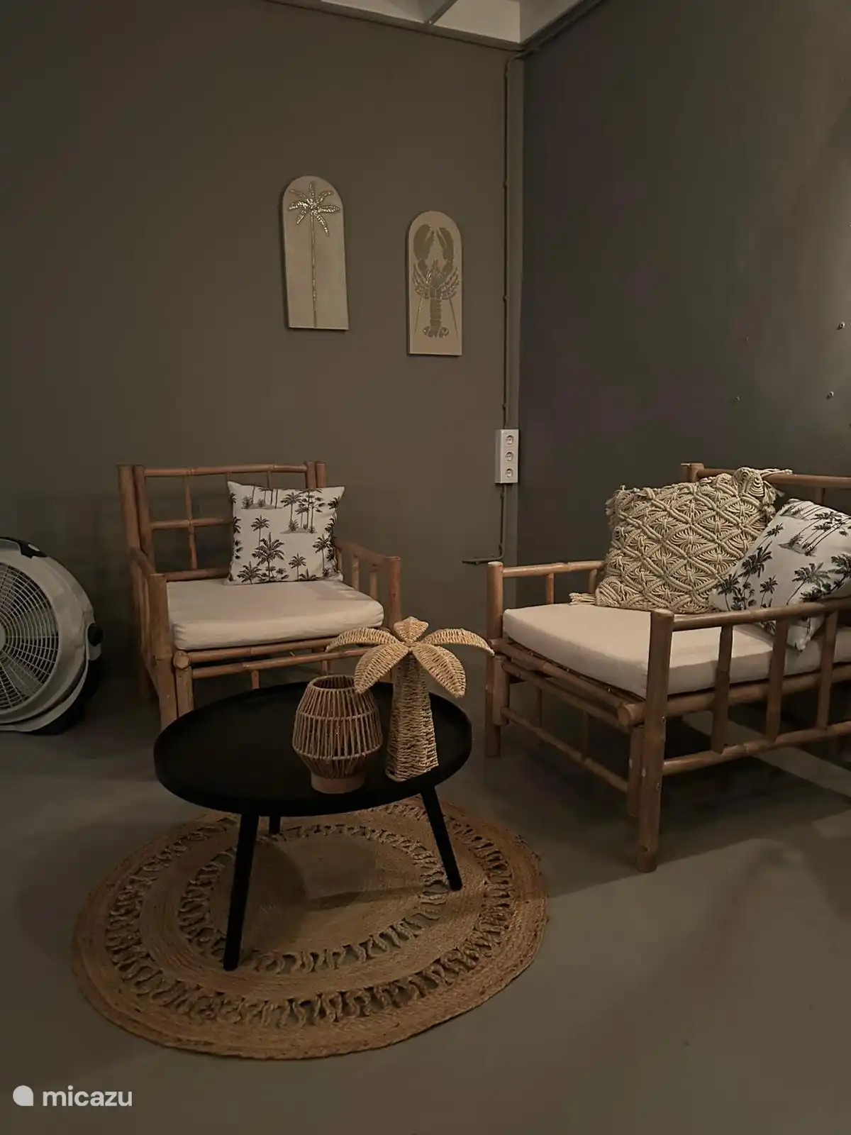 Een gezellig zitje op de porch. 